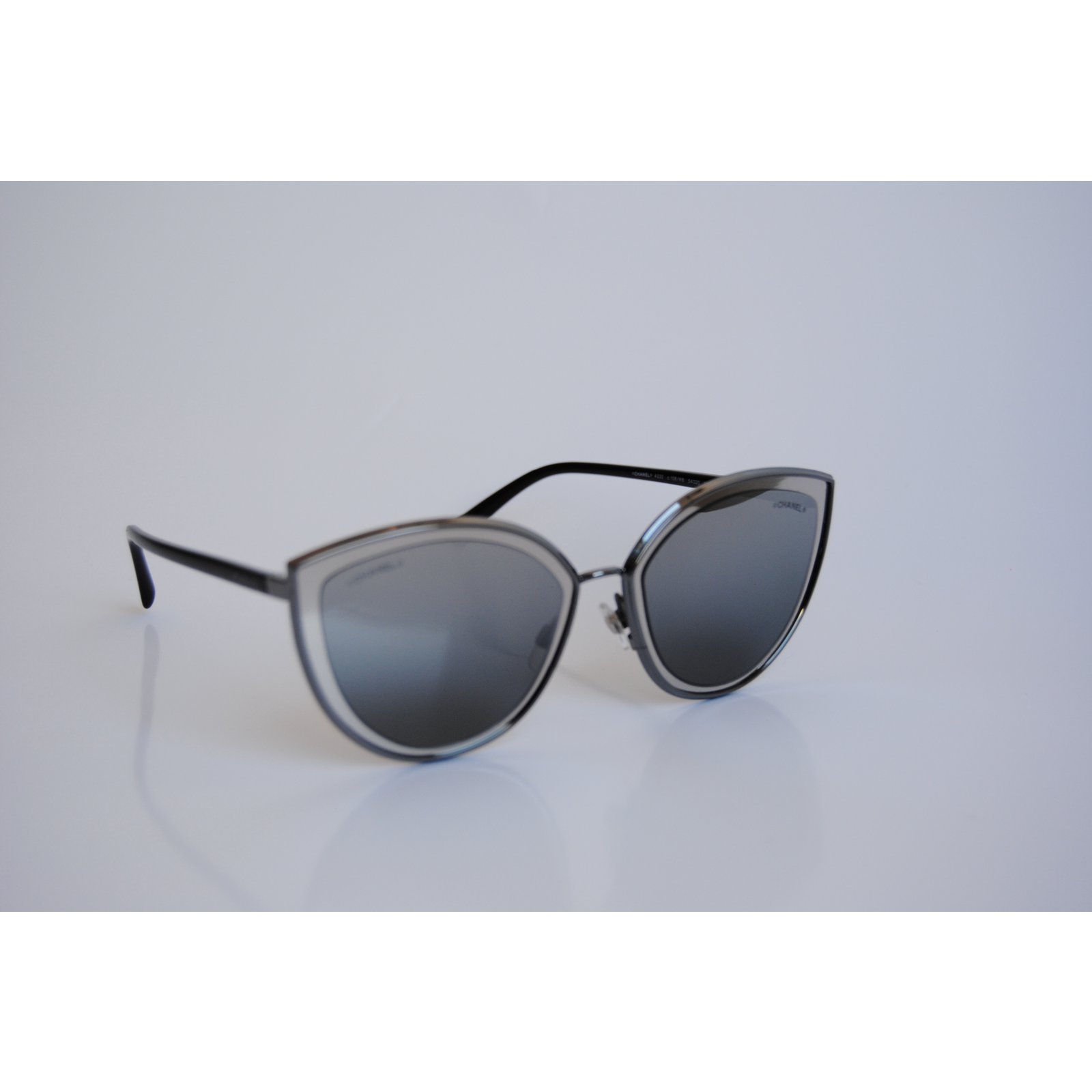 Chanel Summer cat eye sunglasses Silvery Metal ref.41125 - Joli Closet