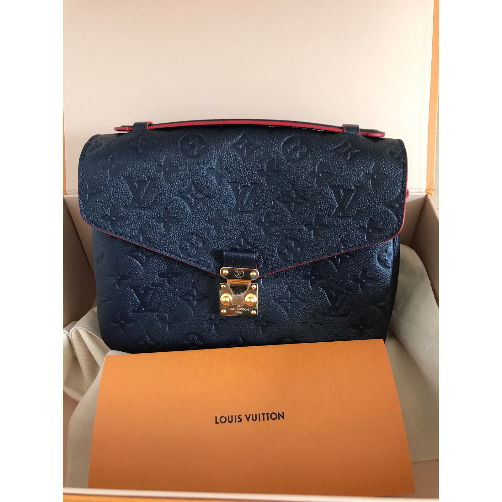 Louis Vuitton Metis Handbags Leather Navy blue ref.41837 - Joli Closet