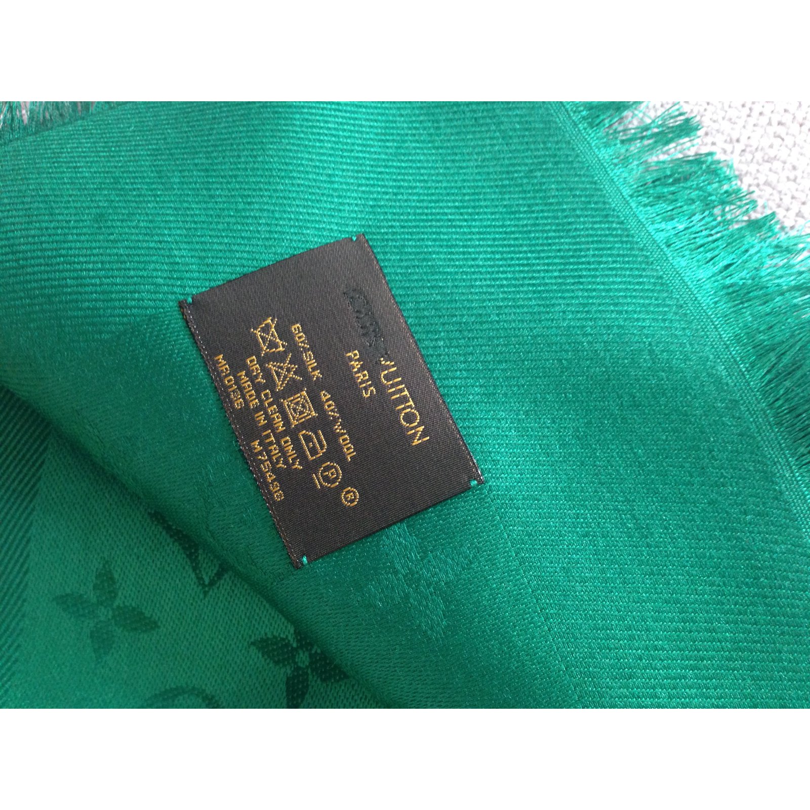 Louis Vuitton Scarves Green Silk Wool ref.42091 - Joli Closet