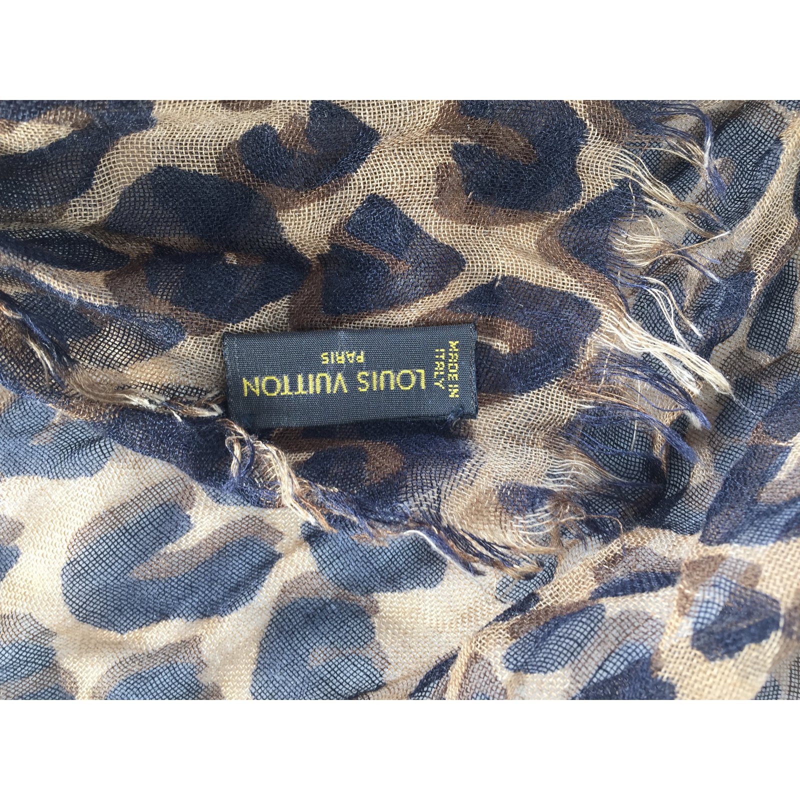 Louis Vuitton Scarf Leopard print Cashmere ref.42321 - Joli Closet