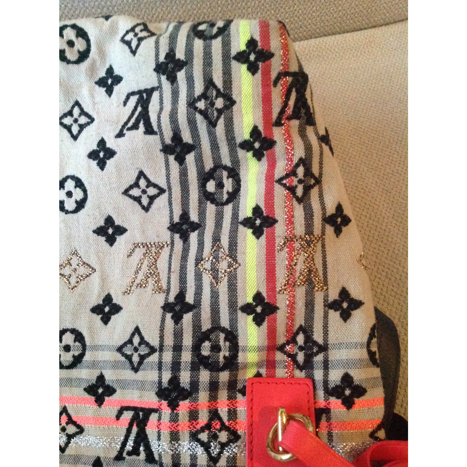 Louis Vuitton Handbags Beige Cotton ref.42951 - Joli Closet