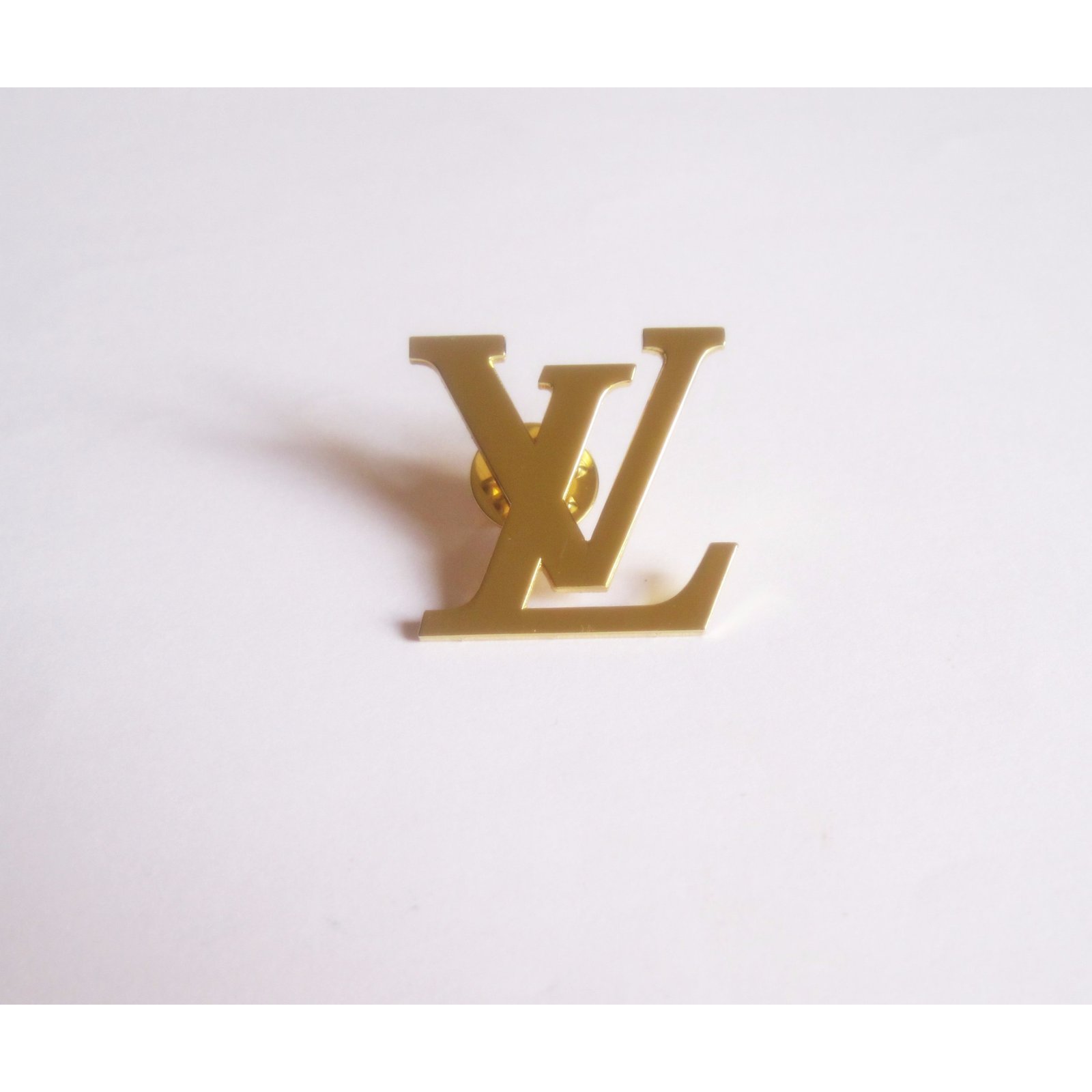 Louis Vuitton LV Gaston V Brooch Pin ref.297451 - Joli Closet