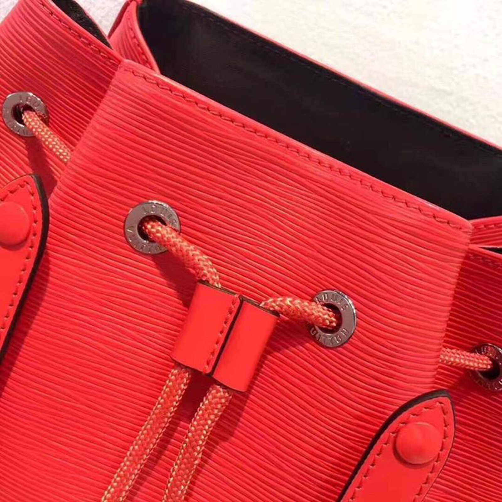 Leather backpack Louis Vuitton x Supreme Red in Leather - 32954059