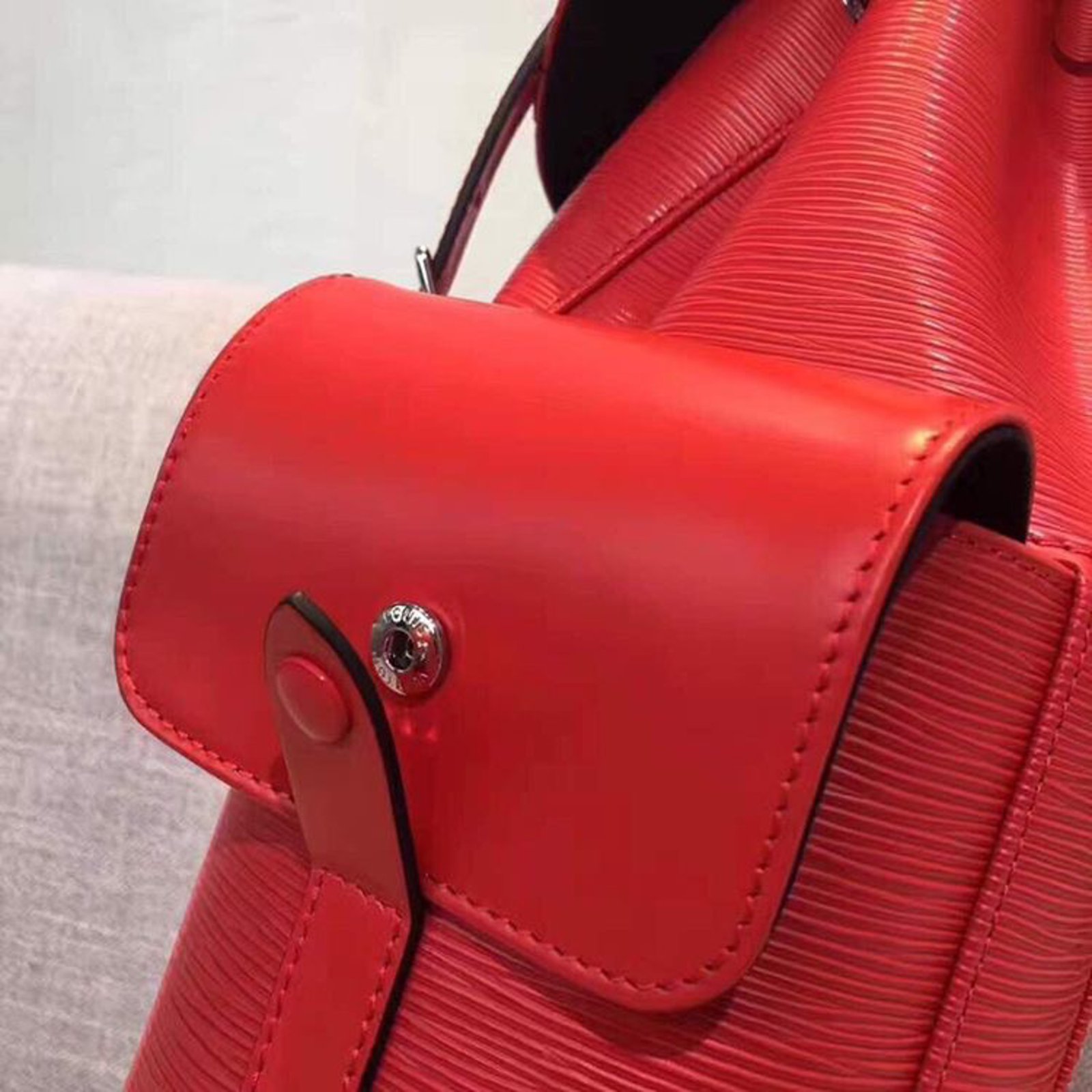 Louis Vuitton Supreme Chain Red Leather ref.860284 - Joli Closet