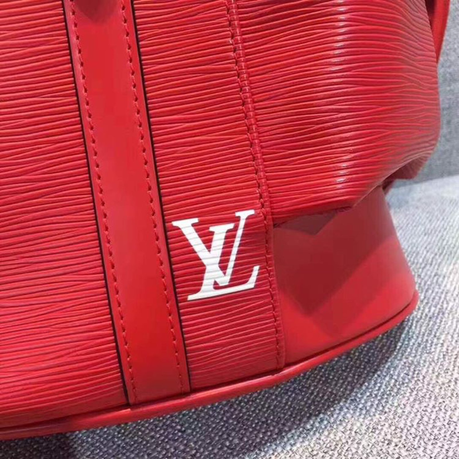 Leather backpack Louis Vuitton x Supreme Red in Leather - 32954059