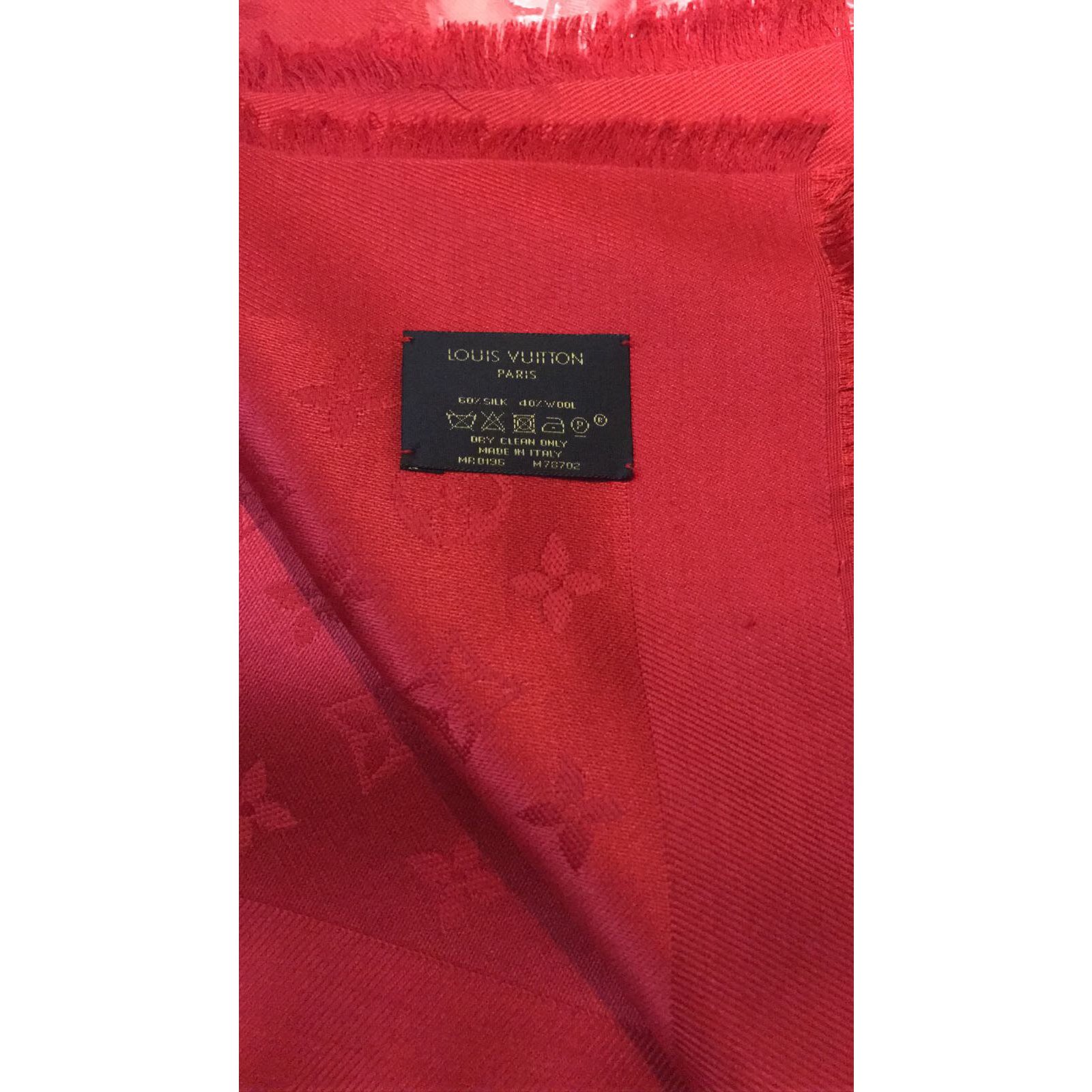 Louis Vuitton Monogram shawn Red Silk ref.45565 - Joli Closet