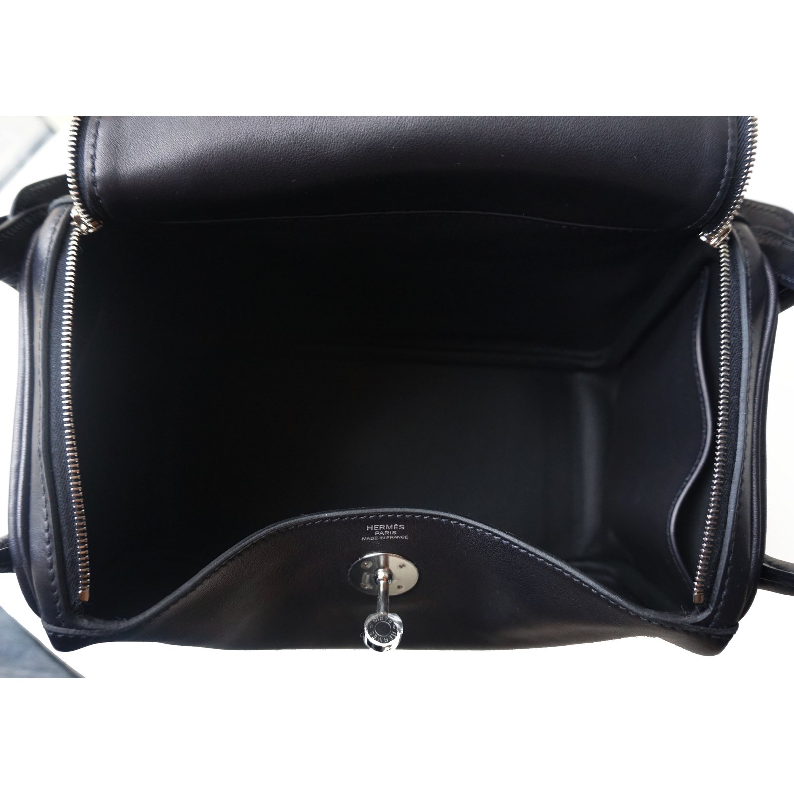 Hermès Lindy 26 Black Leather ref.46305 - Joli Closet