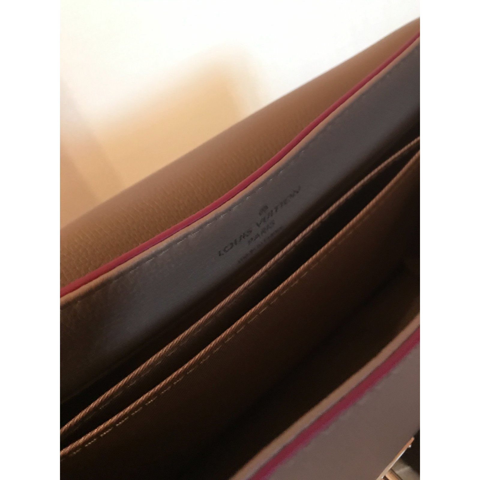 Twist Louis Vuitton lockme II Taupe Leather ref.46914 - Joli Closet