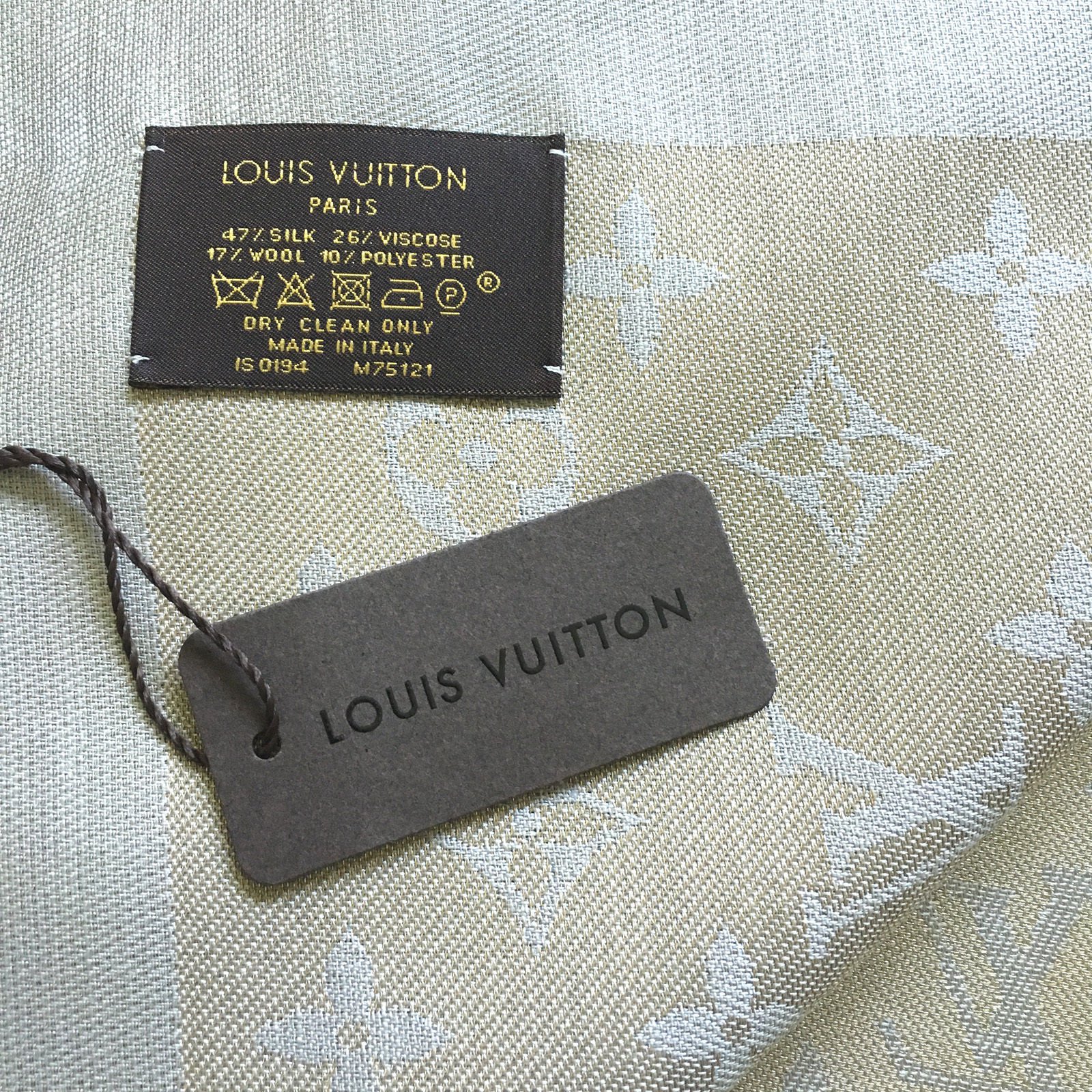 Foulards Louis Vuitton Foulard monogrammé Soie Beige ref.47818 - Joli Closet