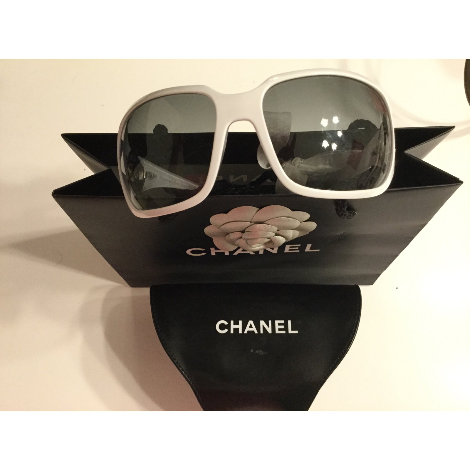 CHANEL Cat-Eye-Sonnenbrille mit schwarzem Acetatrahmen aus Zuchtperlen.  Kunststoff ref.344778
