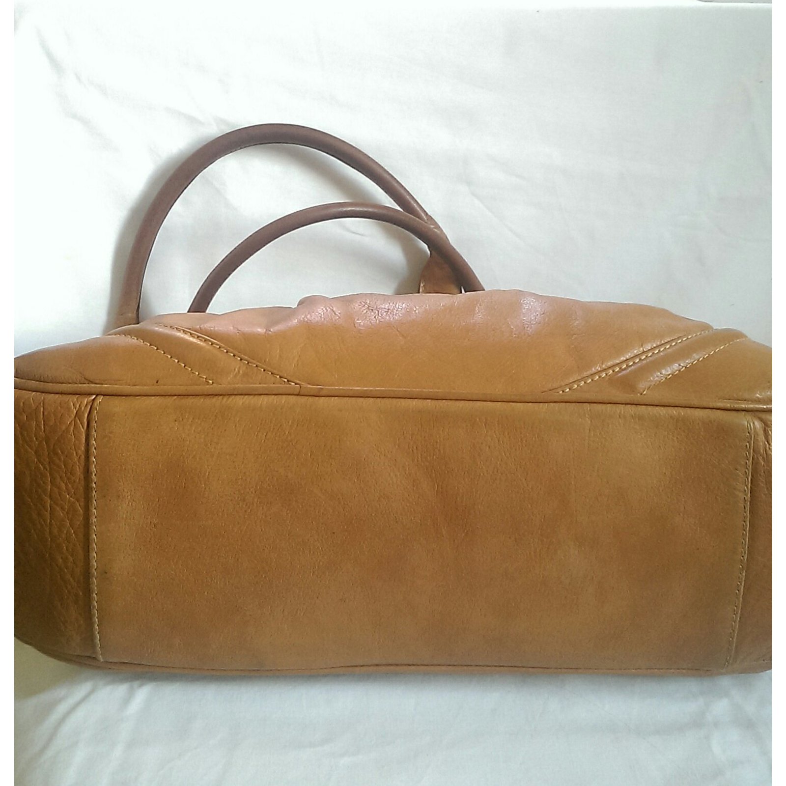 Leather handbag Guy Laroche Beige in Leather - 31357790