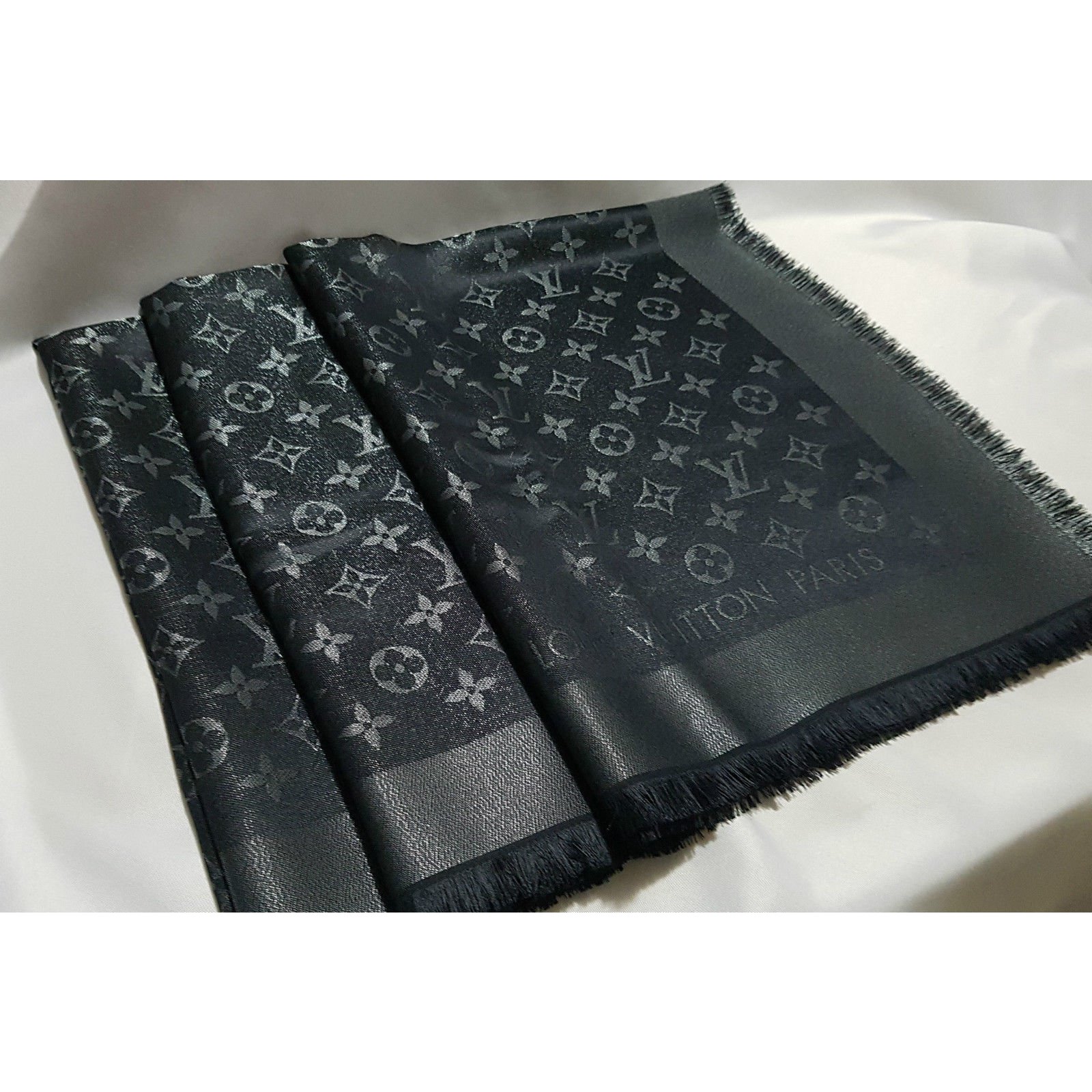 Louis Vuitton Logomania black shine scarf Wool ref.1031452 - Joli