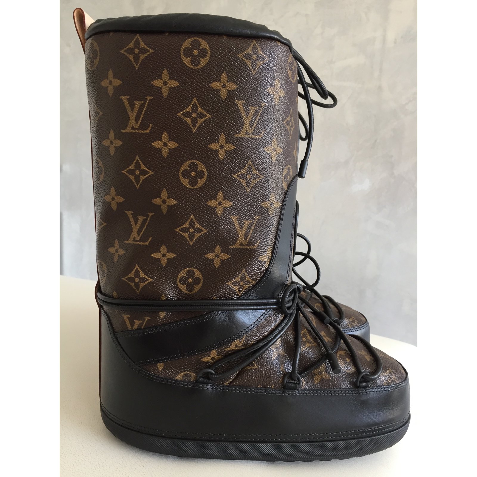 Bottes Louis Vuitton Snow day boots Fourrure Marron ref.48775 - Joli Closet