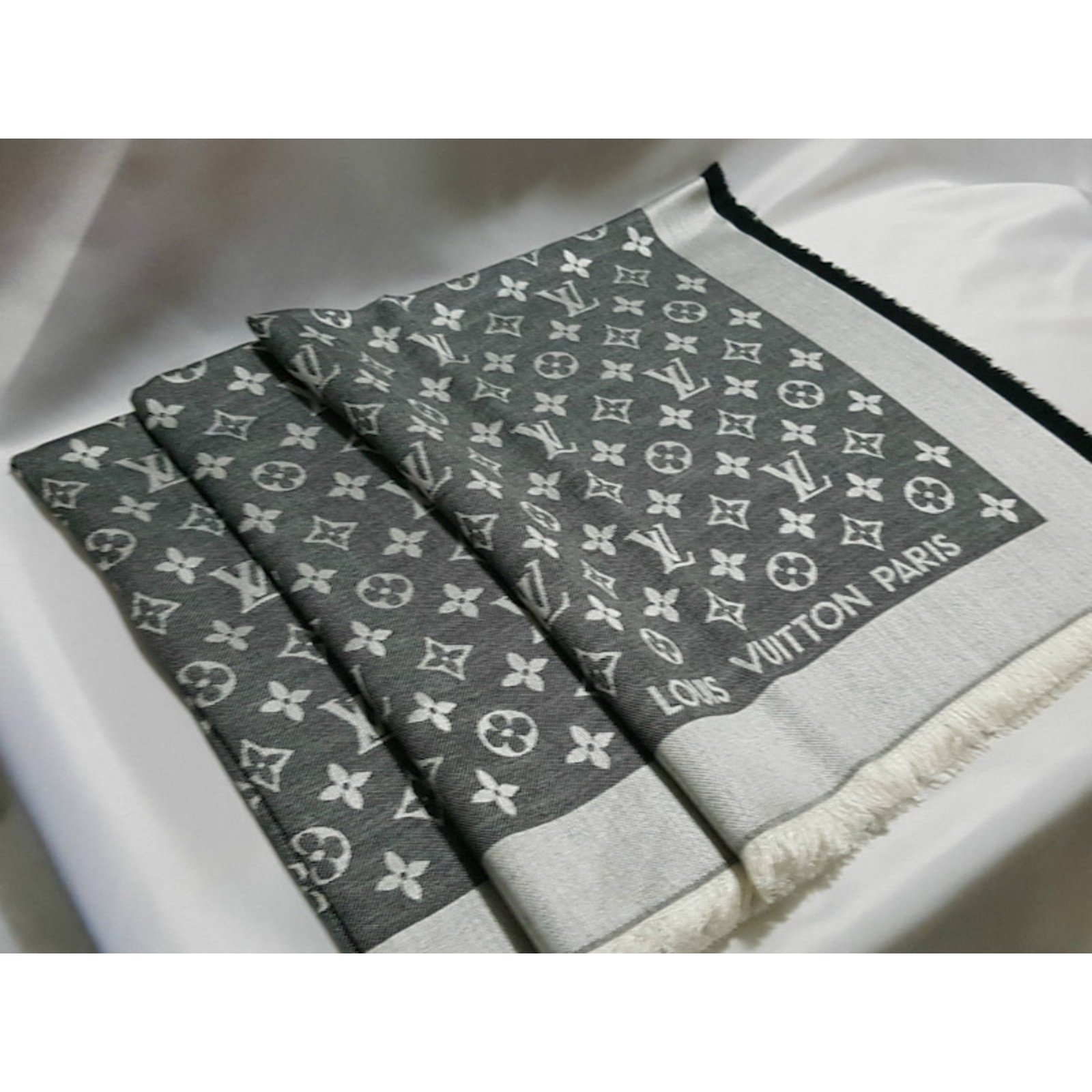Louis Vuitton Classical Monogram Scarf Black Silk ref.48263 - Joli Closet
