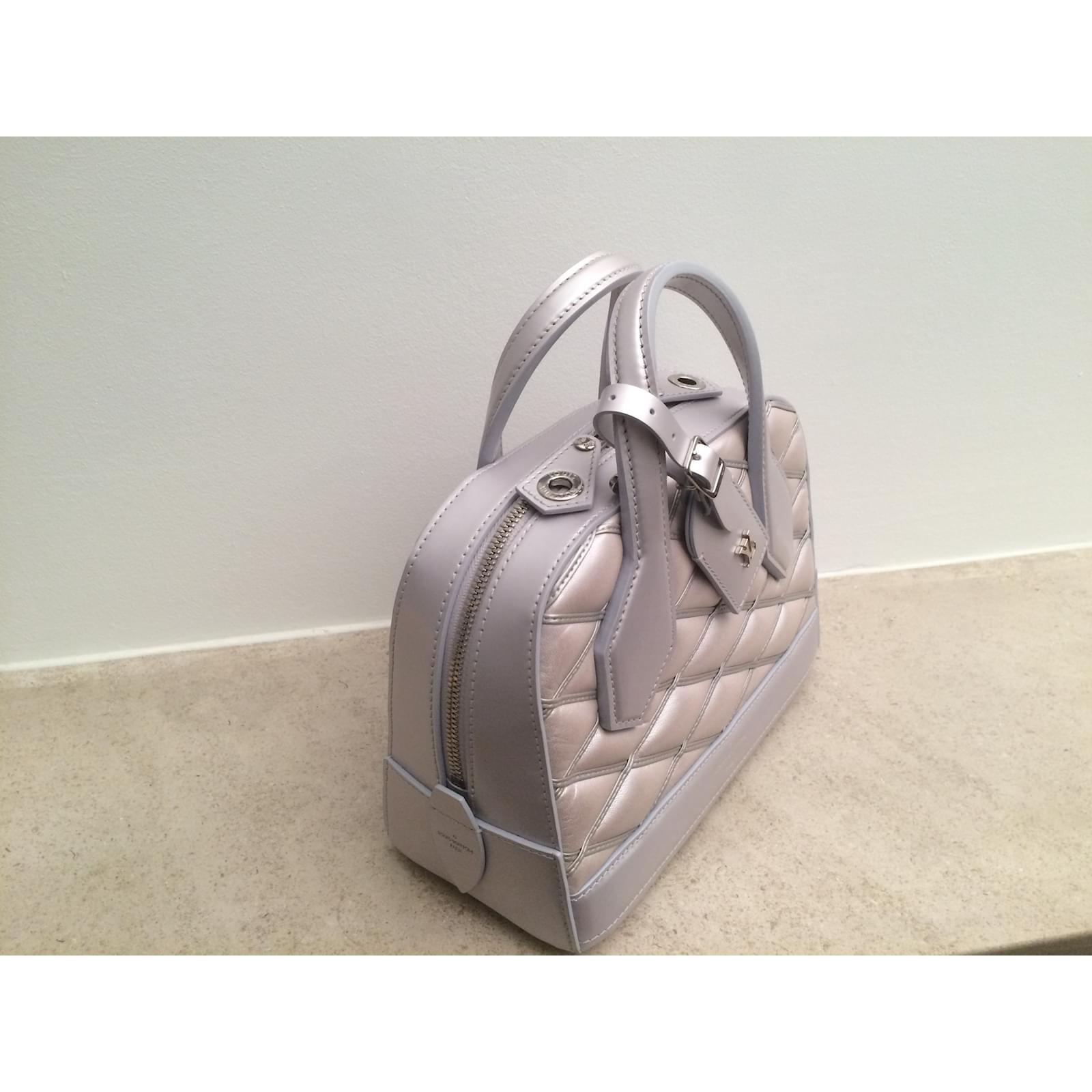 Louis Vuitton Dora Mini Bag Silvery Lambskin ref.49633 - Joli Closet