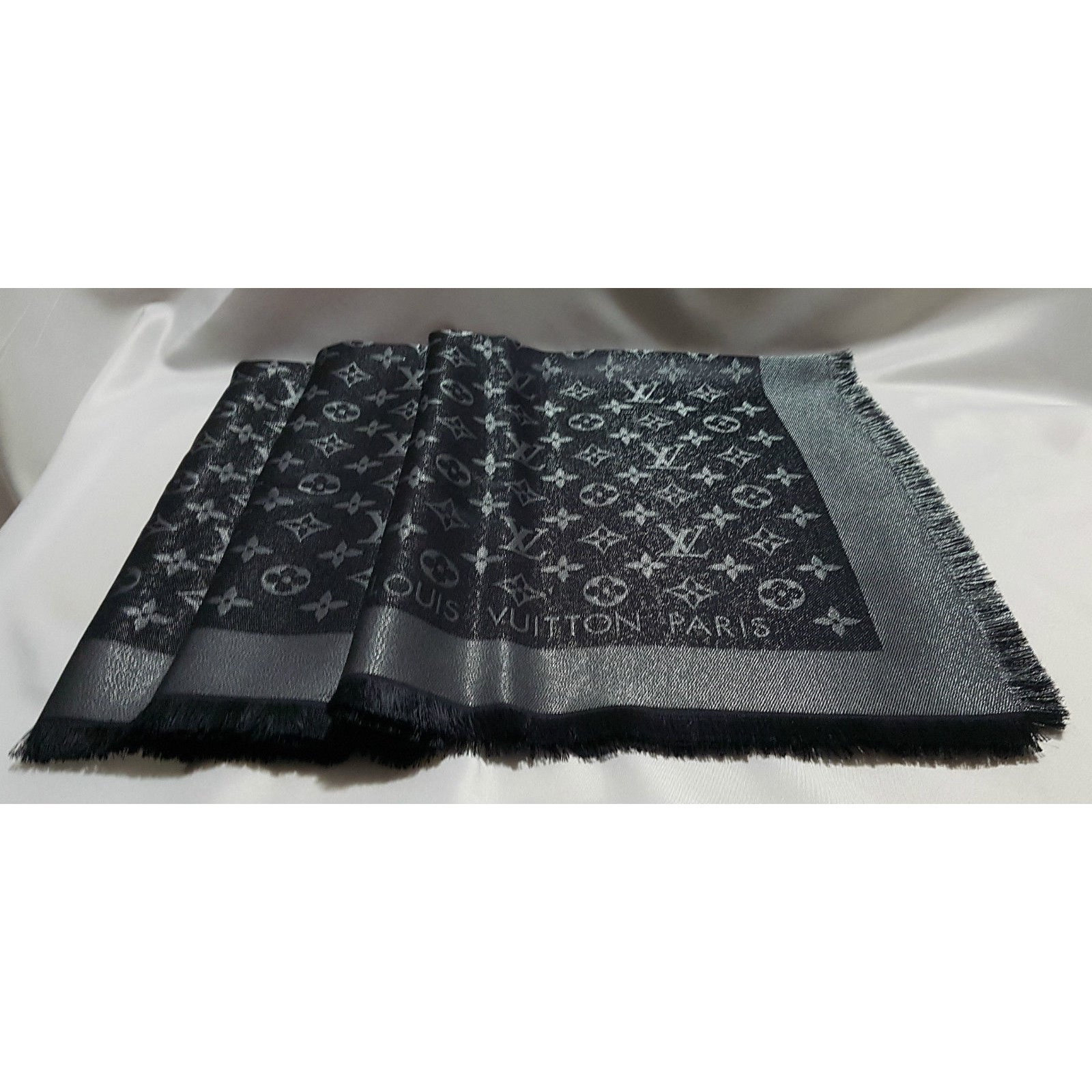 Réplica Louis Vuitton Bufanda De Lana De Seda Con Estampado De Parches  140x140cm Negro Para La Venta Con Precio Barato En Fake Bag Store