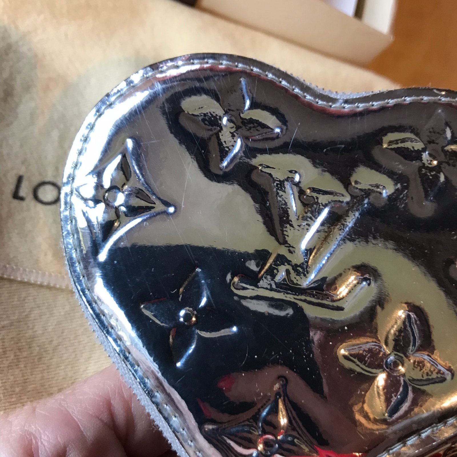 Louis Vuitton Valentine's Day Heart Collection Silvery Patent leather  ref.52427 - Joli Closet