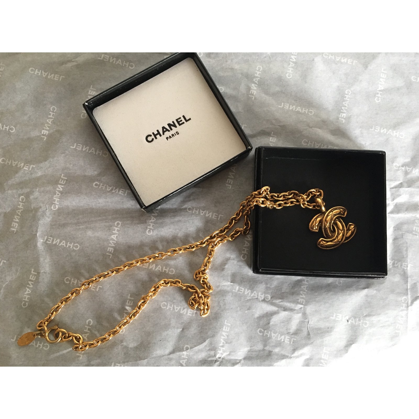 Chanel Vintage Gold Chain Medaillon XL Silk Scarf at 1stDibs  chanel scarf  vintage, vintage chanel scarf, chanel vintage scarf