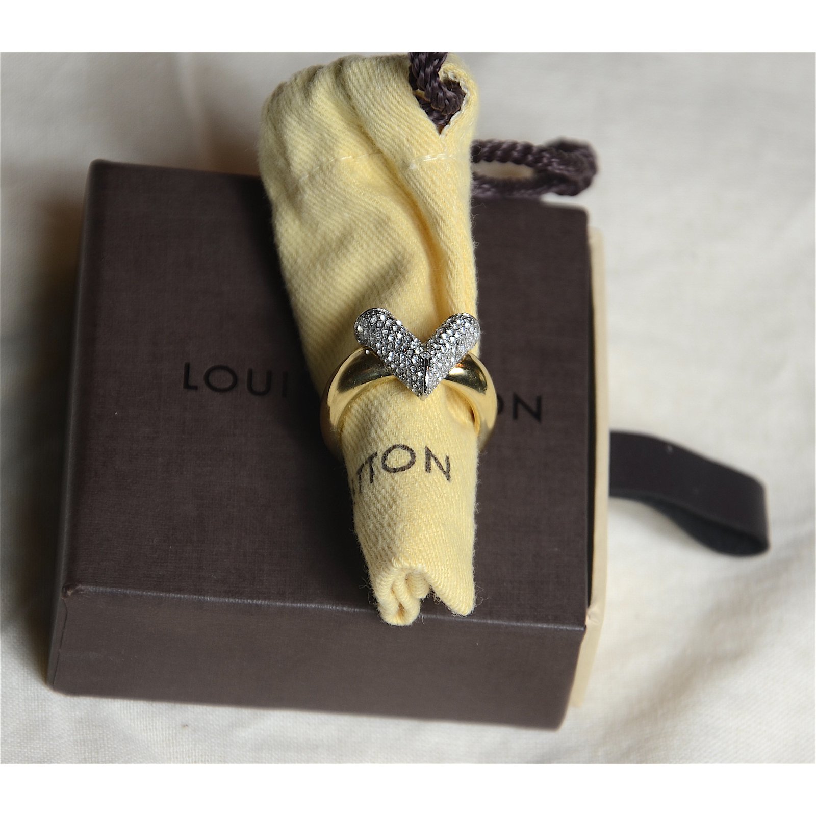 Louis Vuitton Essential V Ring Silvery Golden Metal ref.53426