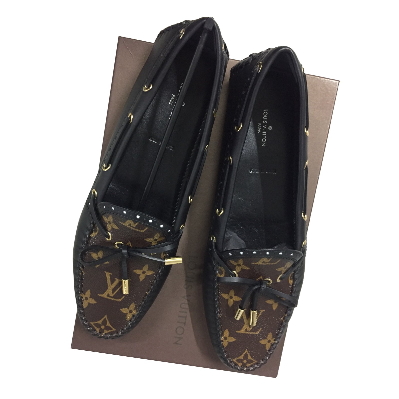 Louis Vuitton Loafers Slip ons Grey Leather ref.57795 - Joli Closet