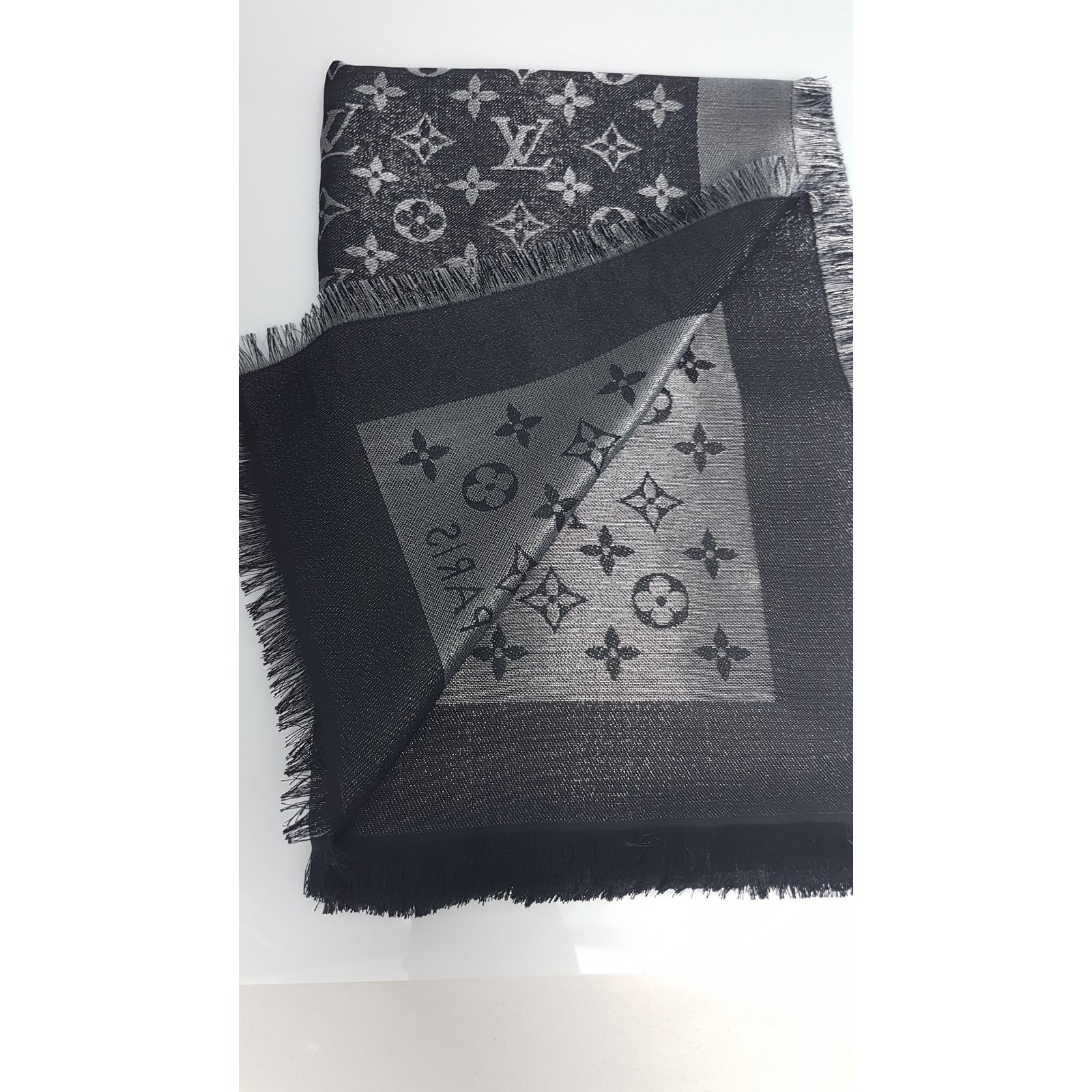 Châle monogram shine silk scarf Louis Vuitton Black in Silk - 8114405