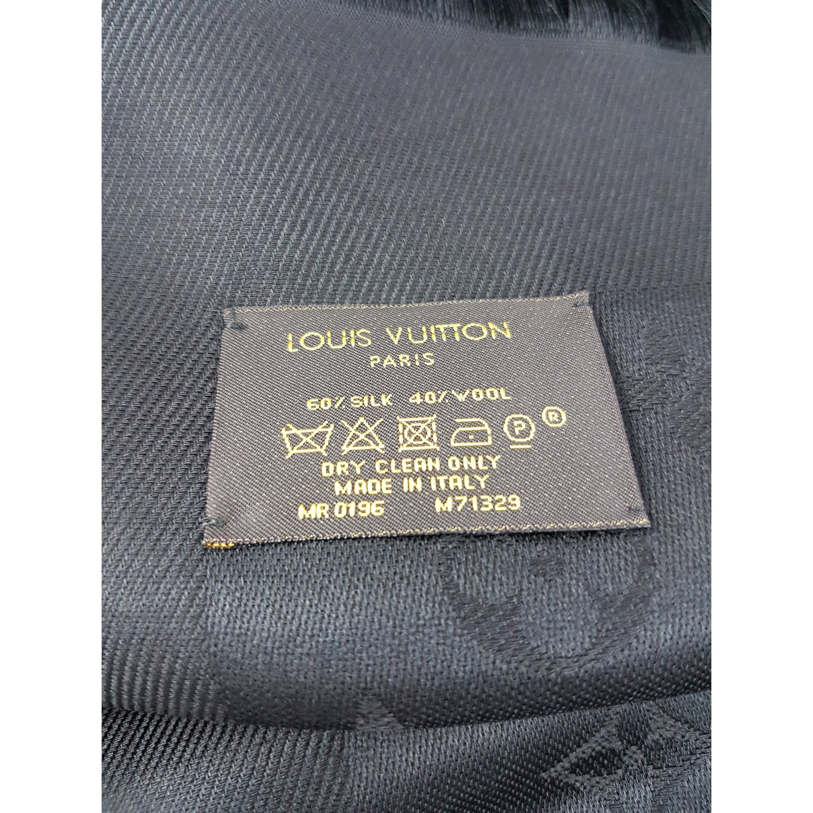 Louis Vuitton Shawl Monogram Black ref.53714 - Joli Closet