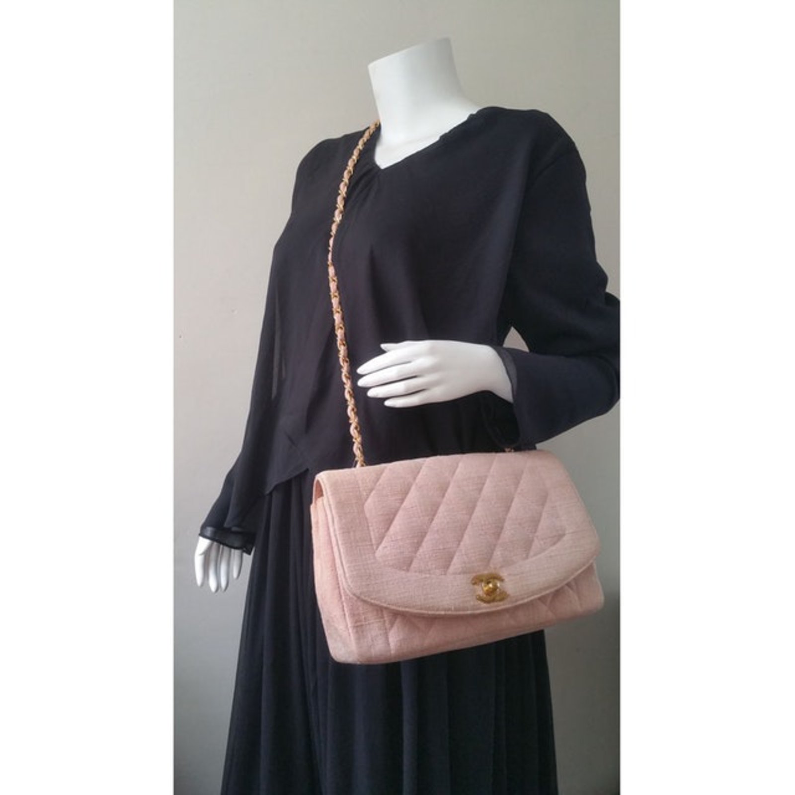 Chanel Timeless Diana bag Pink Tweed ref.54086 - Joli Closet