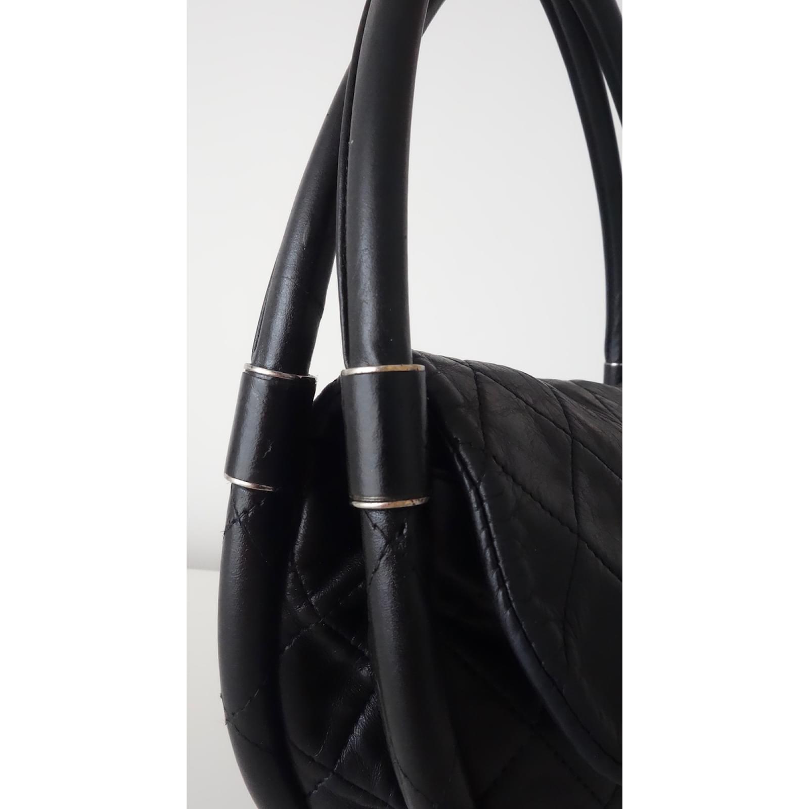 Hula hoop leather handbag Chanel Black in Leather - 29429973