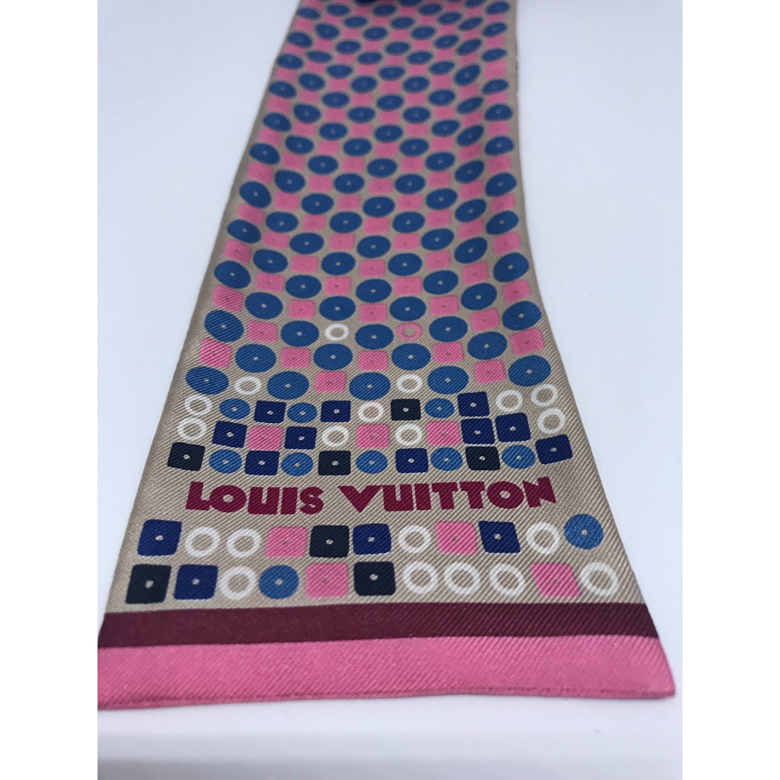 Louis Vuitton Scarves Scarves Silk Other ref.54673 - Joli Closet