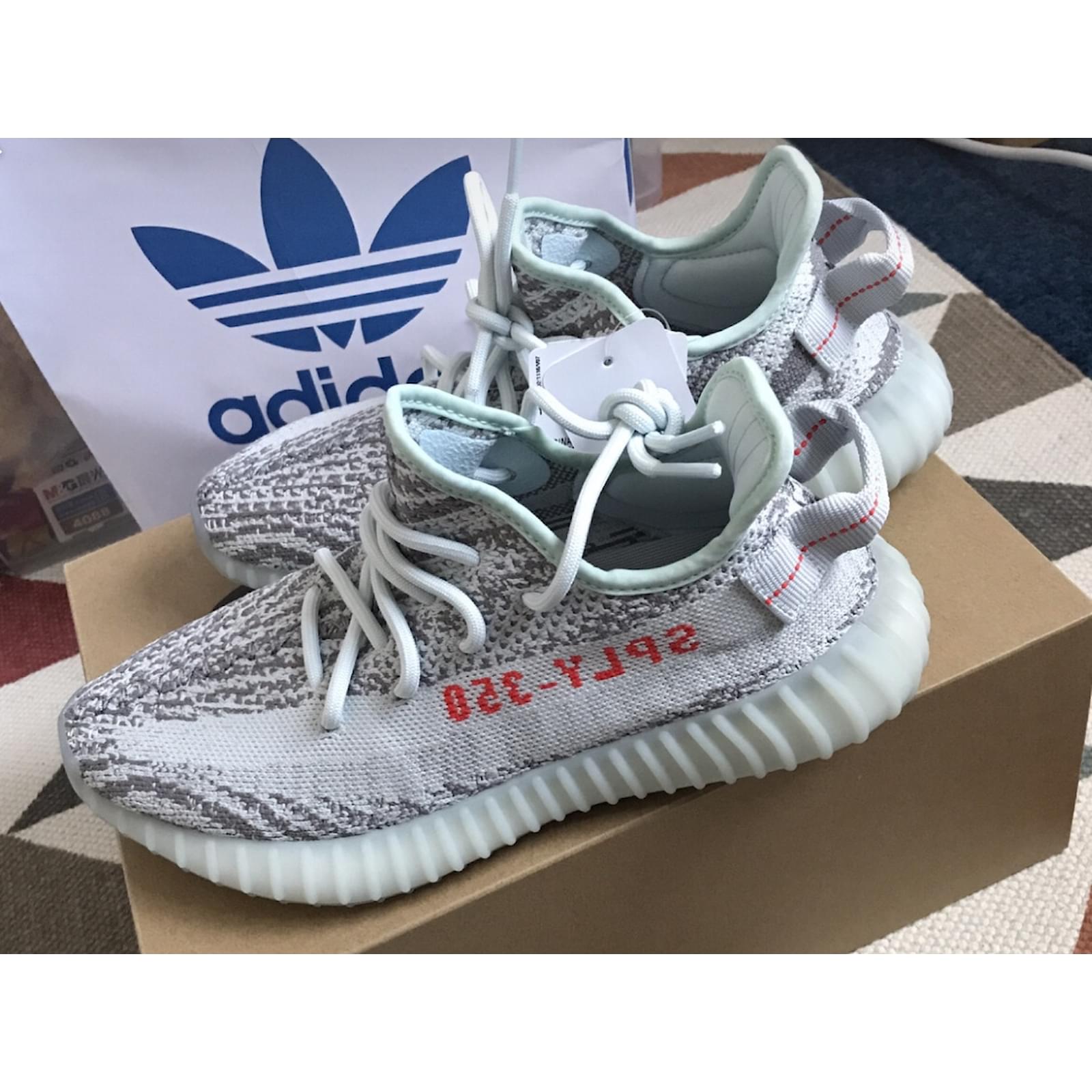 yeezy bleu marine