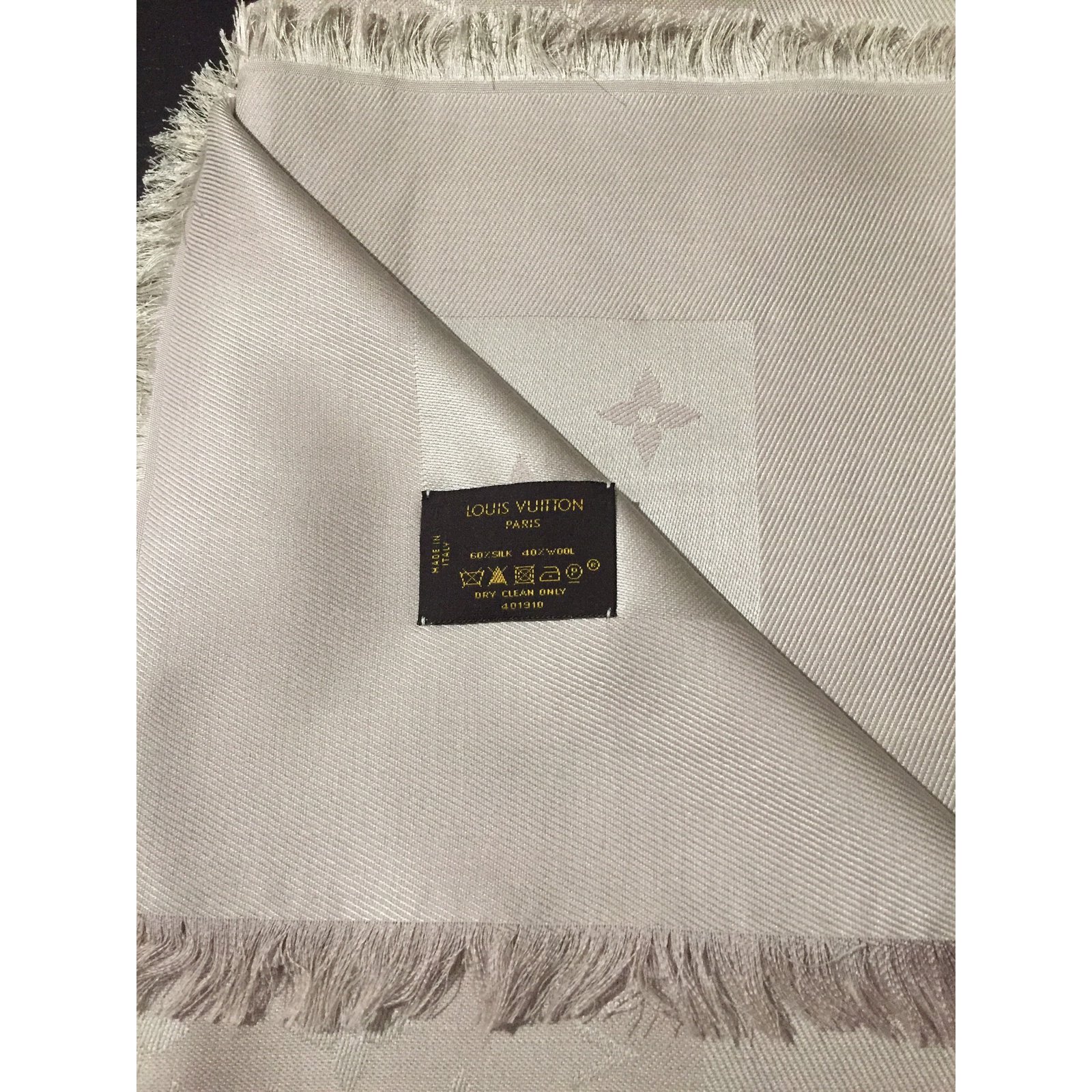 Louis Vuitton Shawl Beige Wool ref.55313 - Joli Closet
