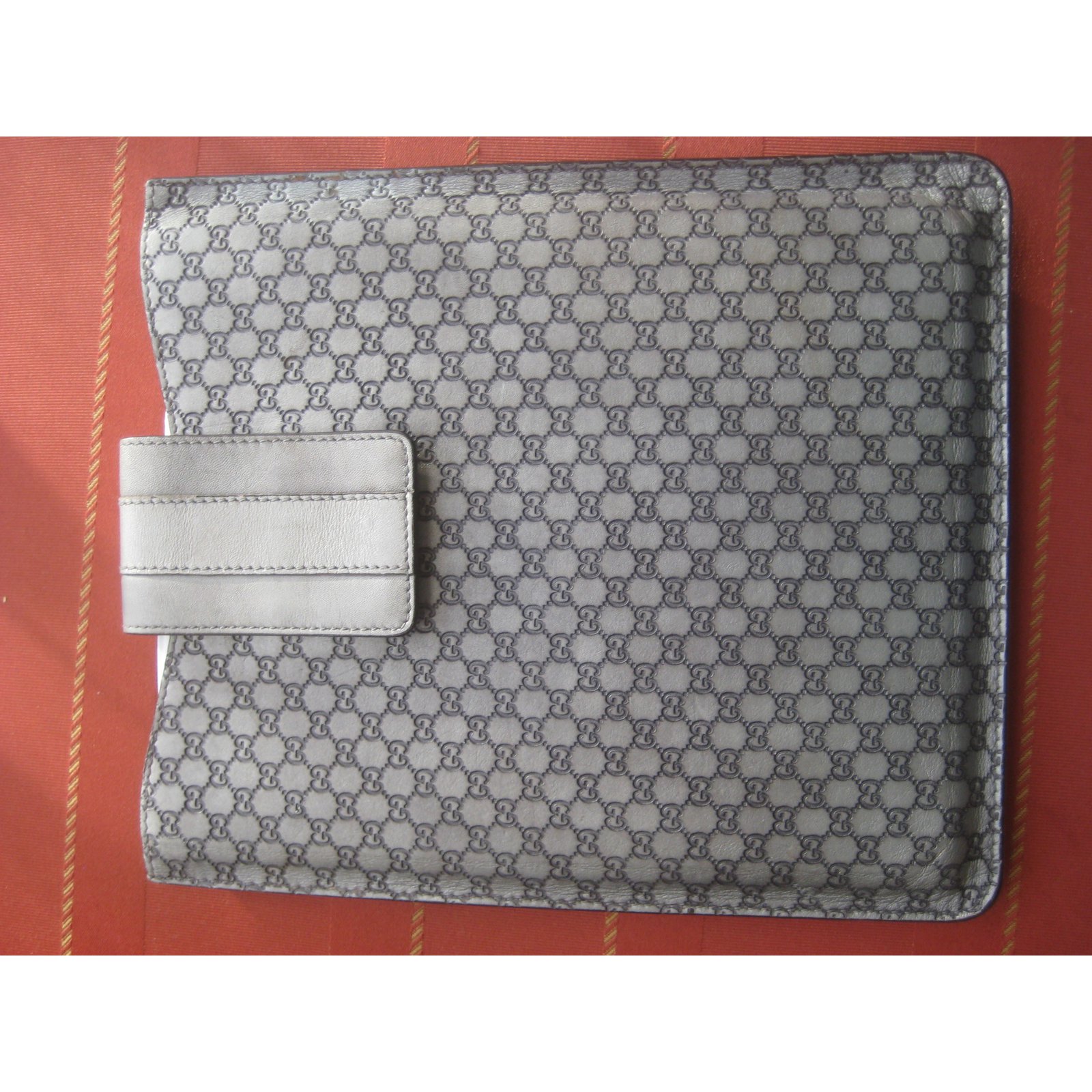 Gucci Brown Guccissima iPad Case – The Closet