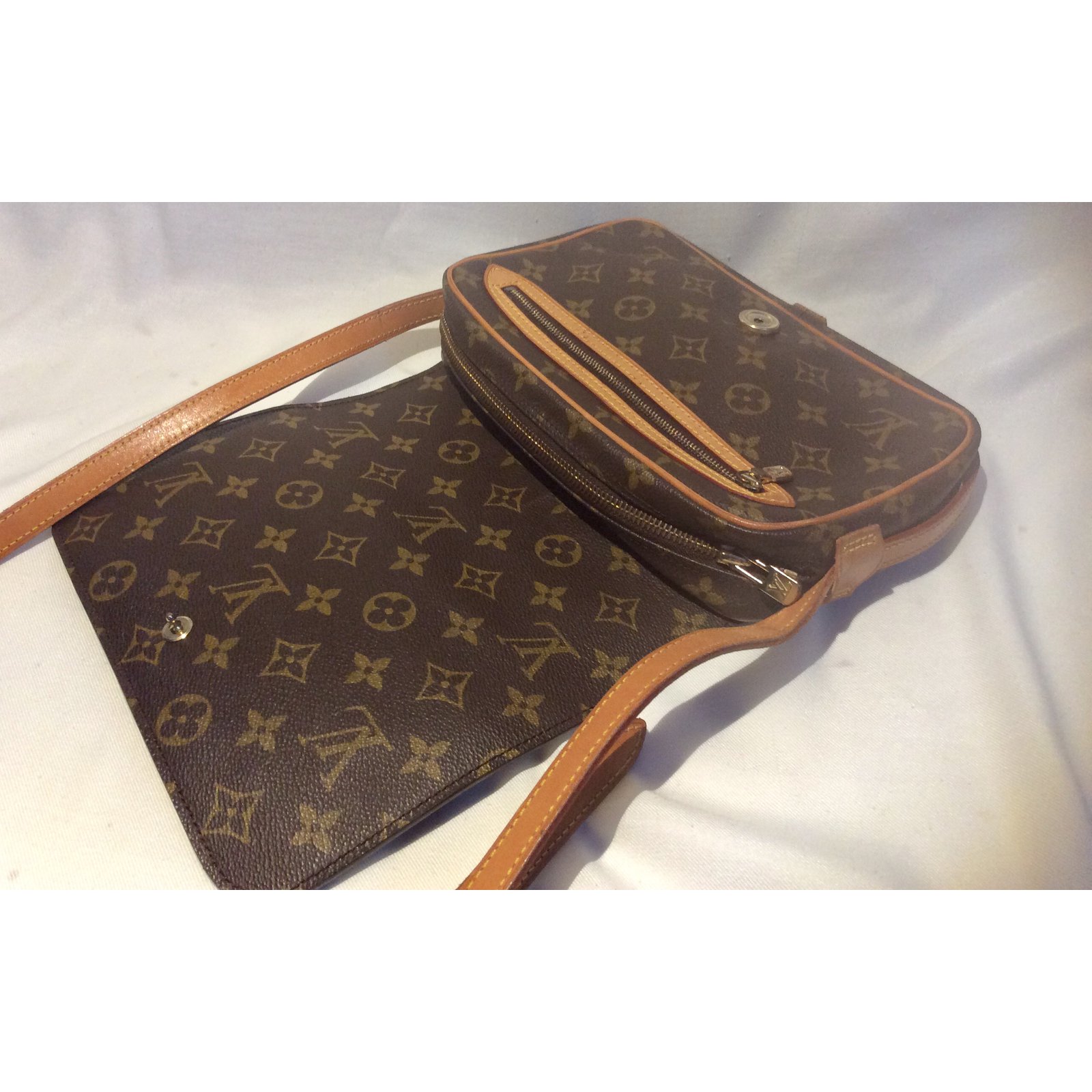 Louis Vuitton St germain vintage Brown Leather Cloth ref.55937 - Joli Closet