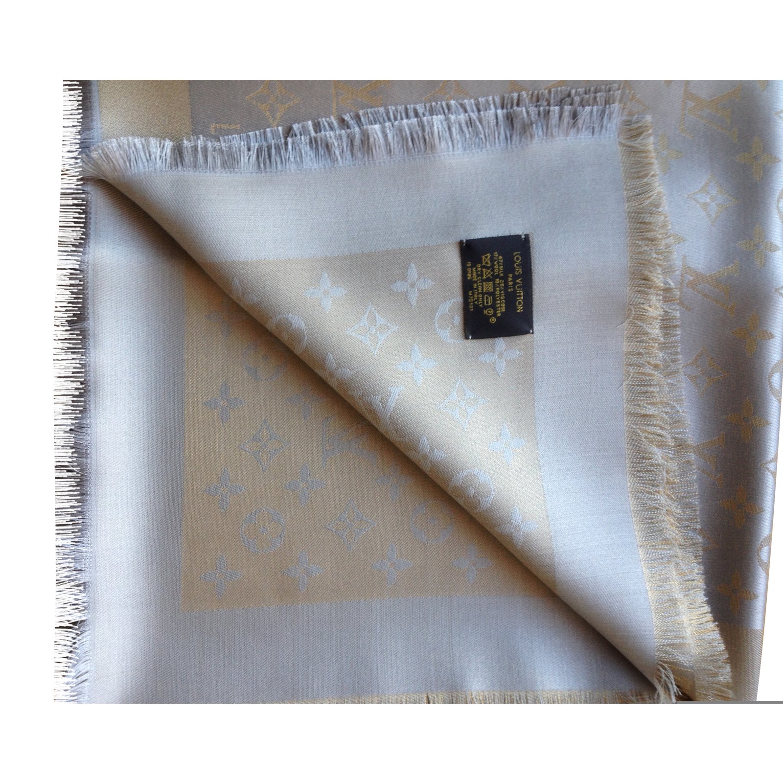 Louis Vuitton Classical Monogram Scarf Beige Silk ref.50543 - Joli Closet