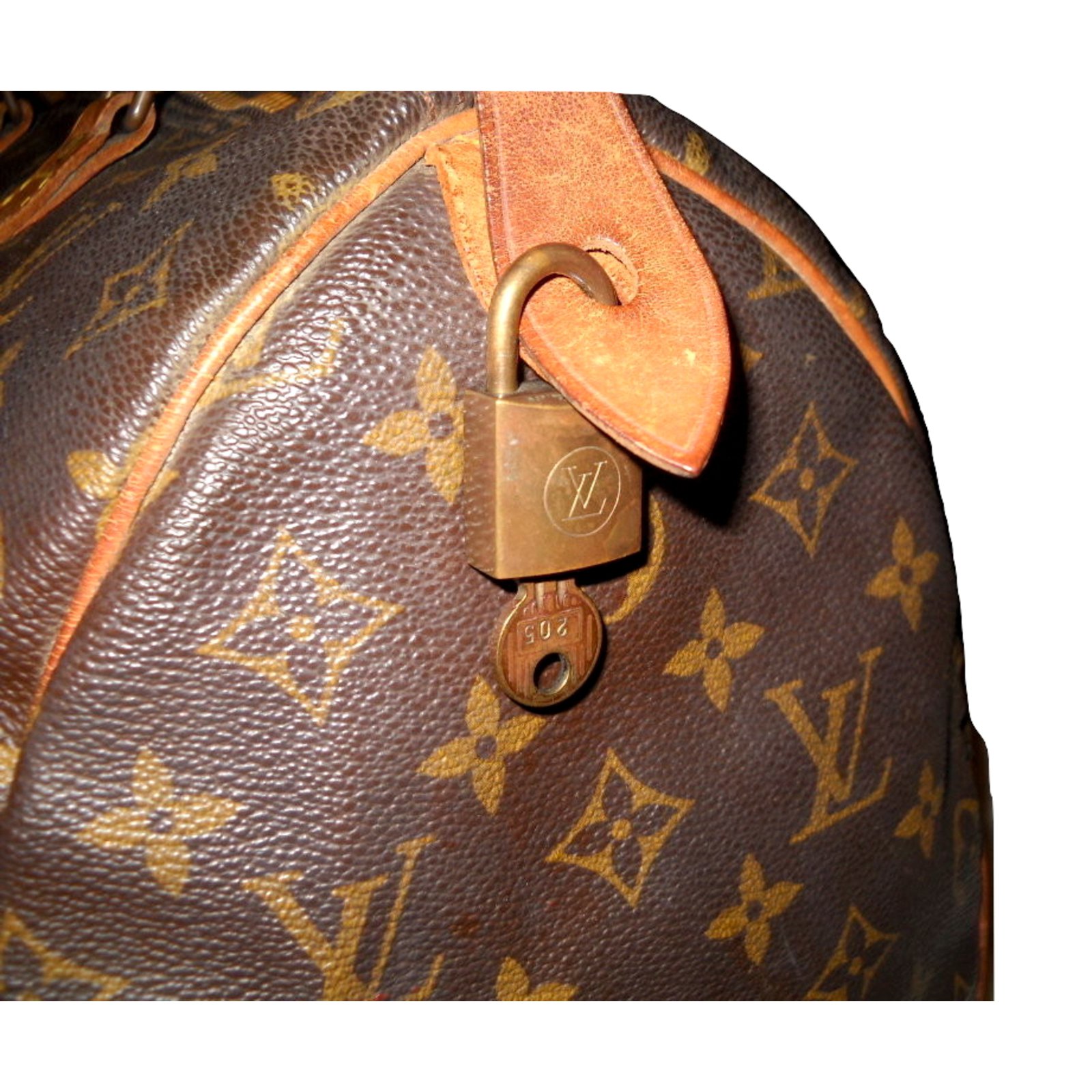 Louis Vuitton - Speedy 35 Monogrammouflage Khaki Leather Cloth ref.303277 -  Joli Closet