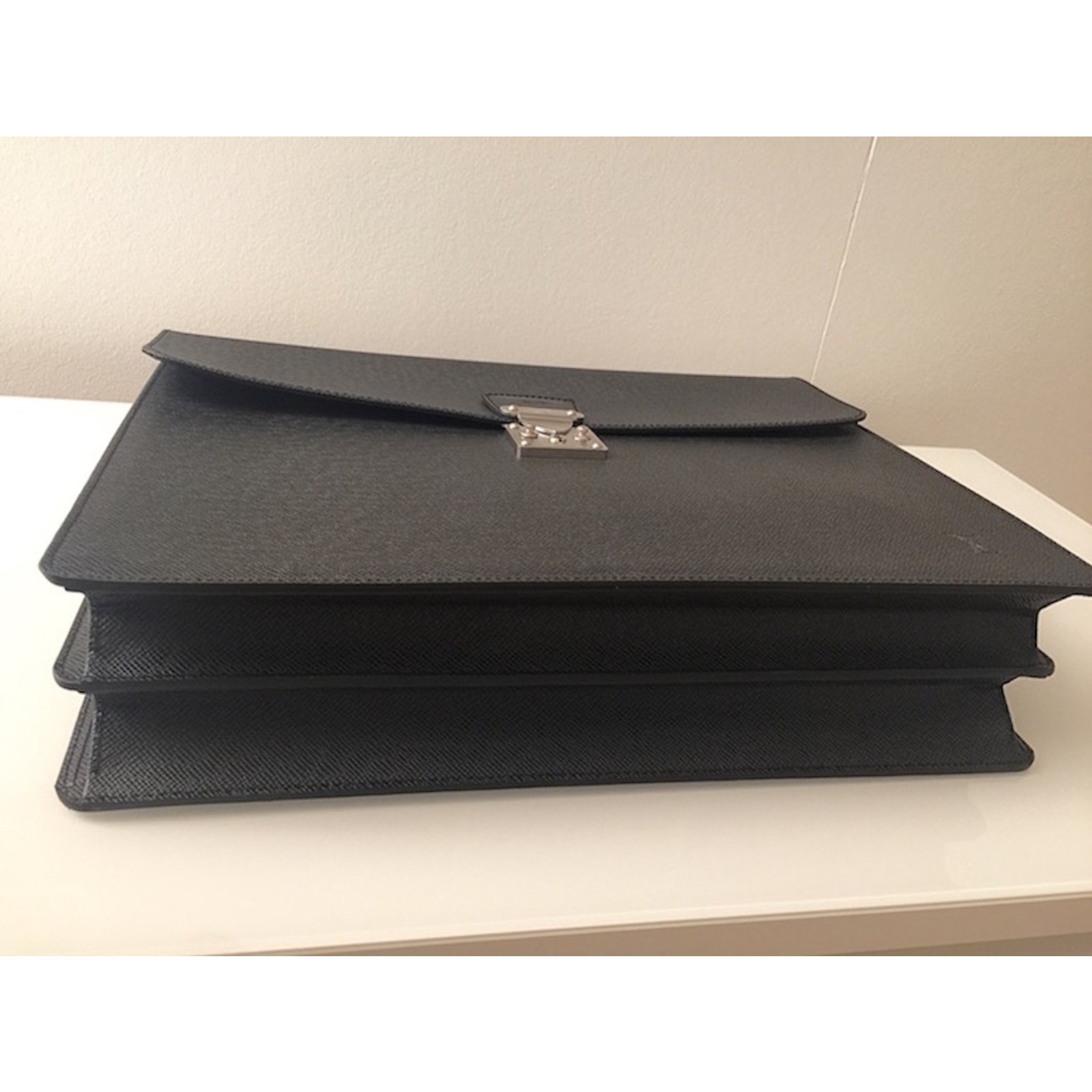 Louis Vuitton Black Taiga Kasai Leather ref.615713 - Joli Closet