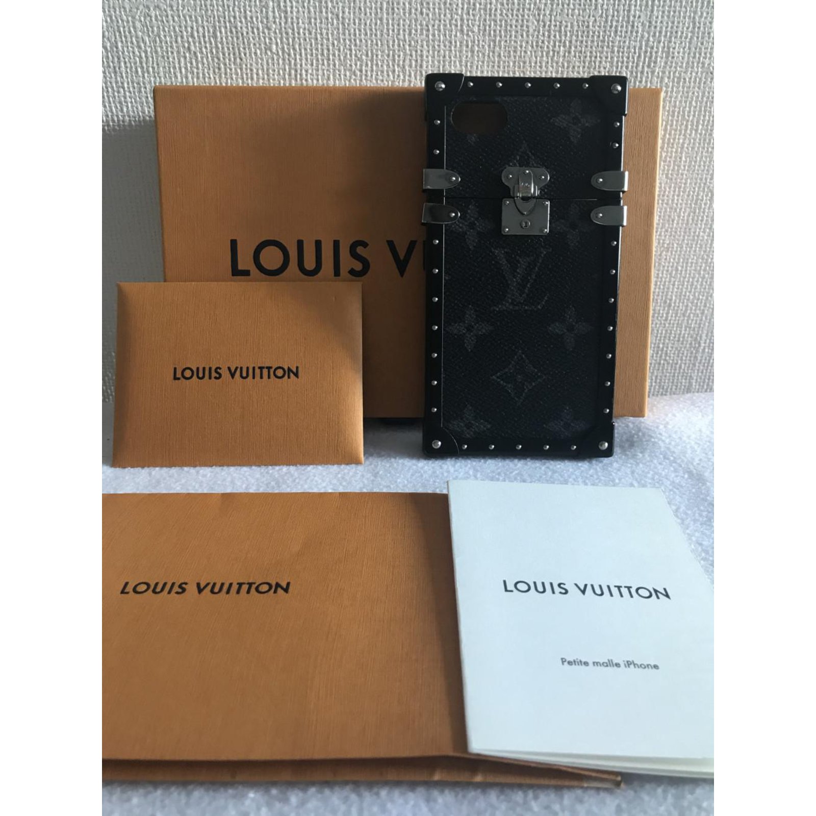Louis Vuitton Iphone 7/8 Eye Trunk Dark grey ref.58316 - Joli Closet