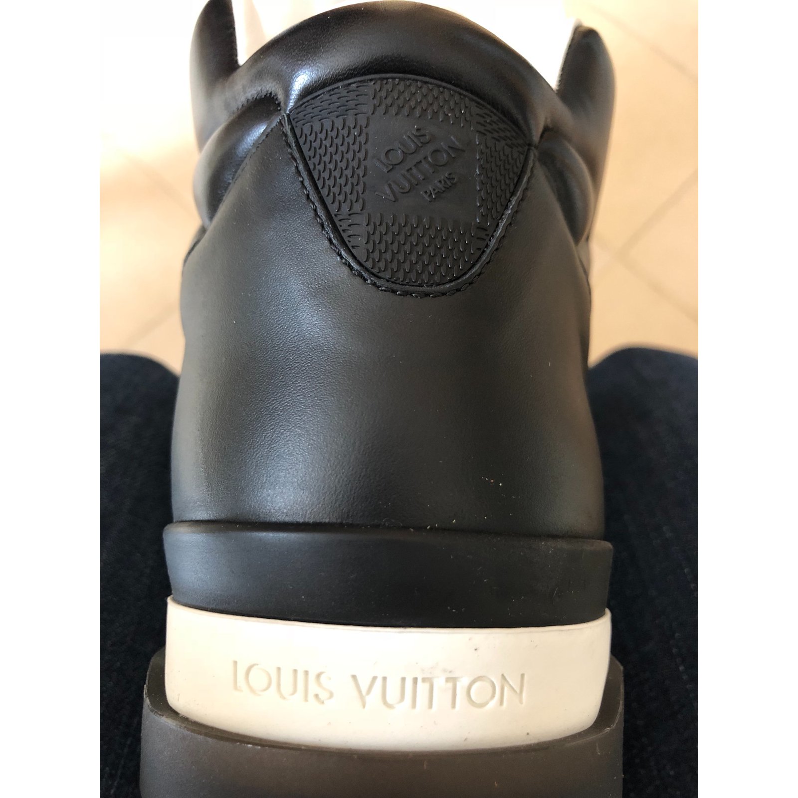 Baskets homme Louis Vuitton Sneakers Autre Noir ref.58467 - Joli Closet