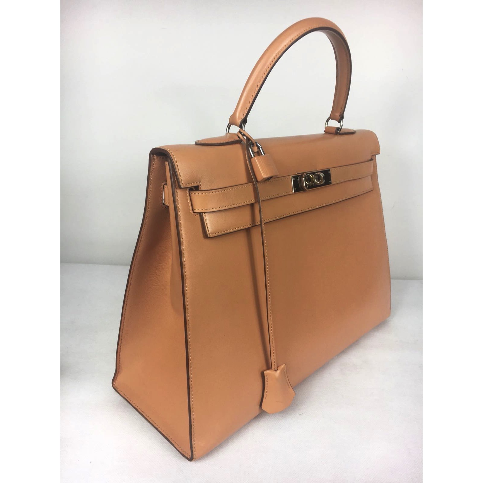 Hermès Kelly sellier 35 nude leather box with shoulder strap Beige  ref.58695 - Joli Closet