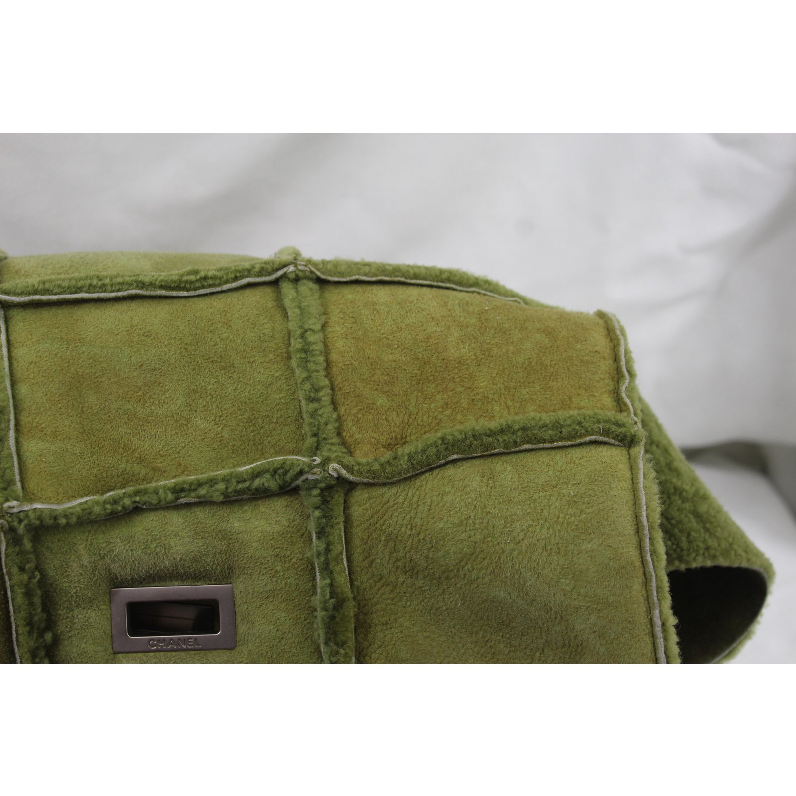 2.55 Chanel Shearling bag Olive green Lambskin ref.59268 - Joli Closet