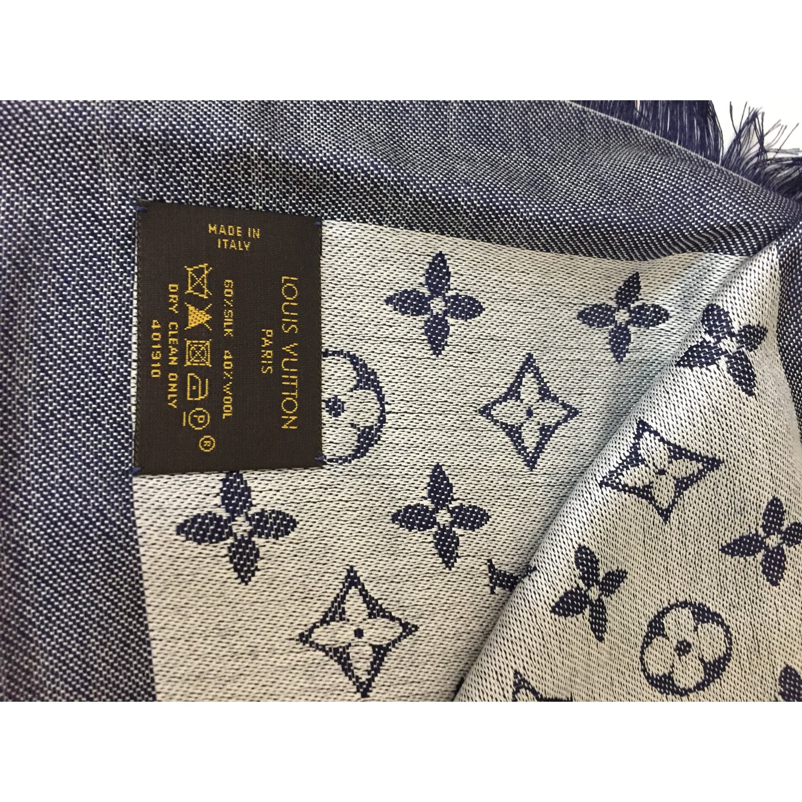 Bidinstyle on X: the LV Monogram Denim shawl is up for bids at a minimum  of $1. Visit  and start bidding now.   / X