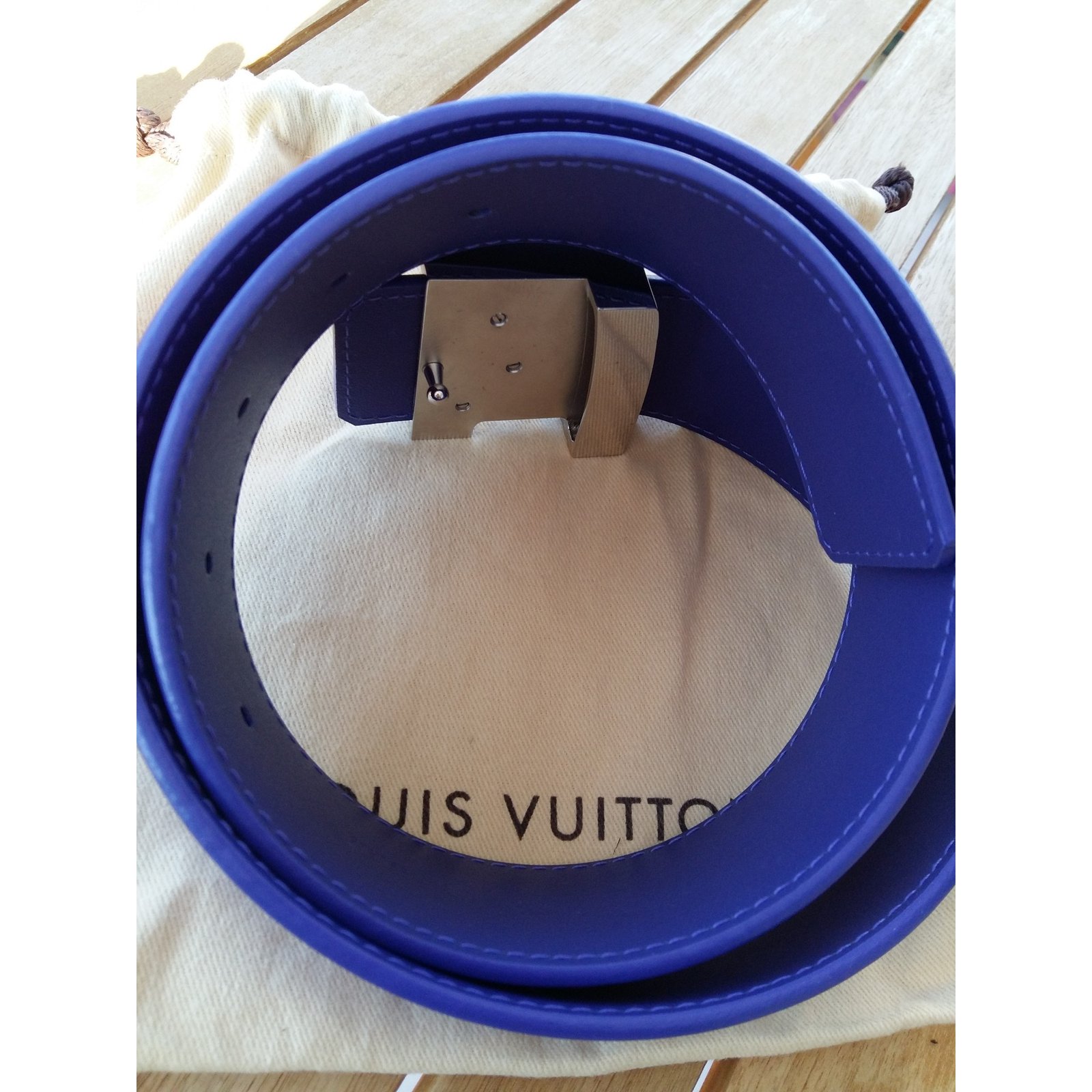 Louis Vuitton Blue Epi Circle Bauchtasche Blau Leder ref.619358 - Joli  Closet