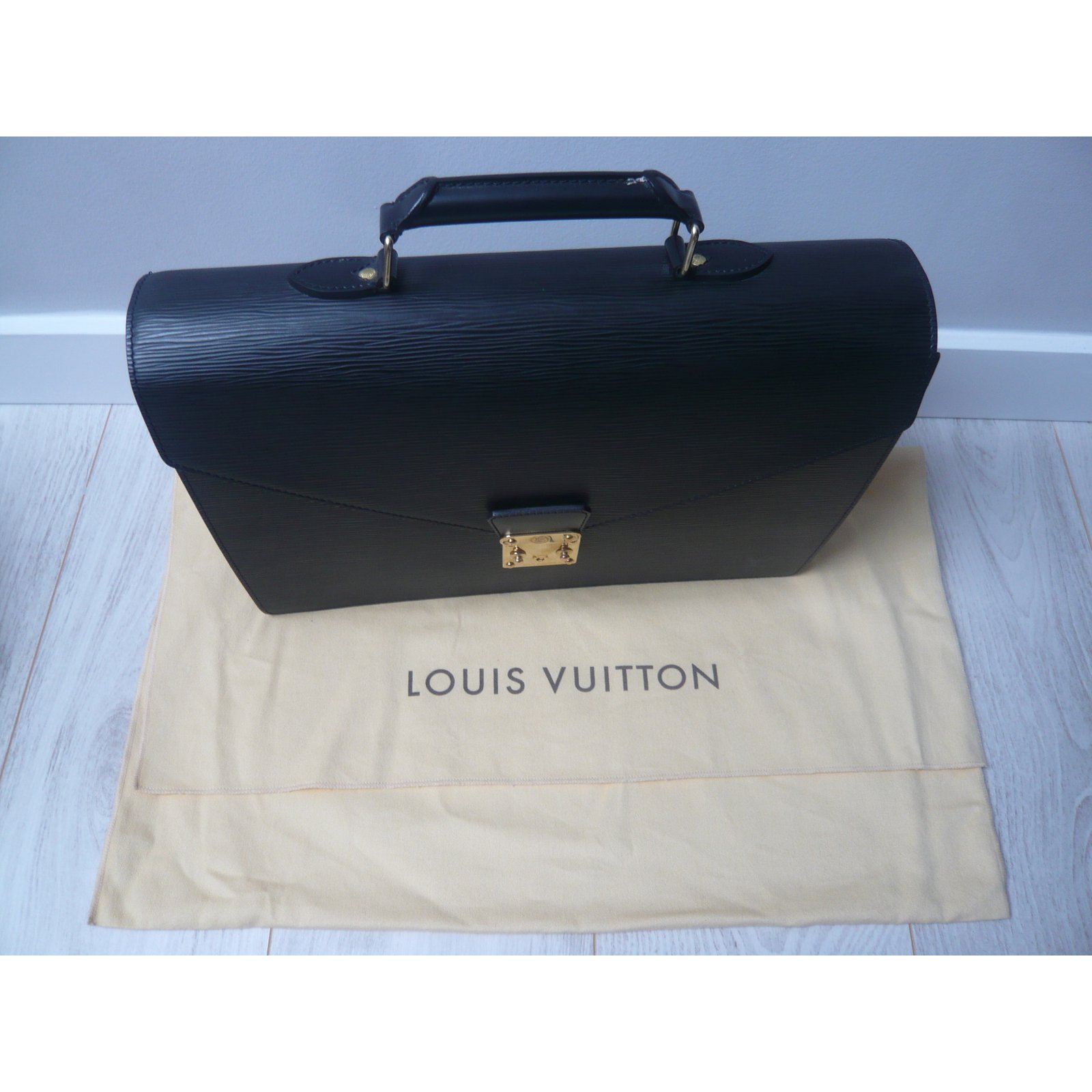 Louis Vuitton Serviette Ambassadeur