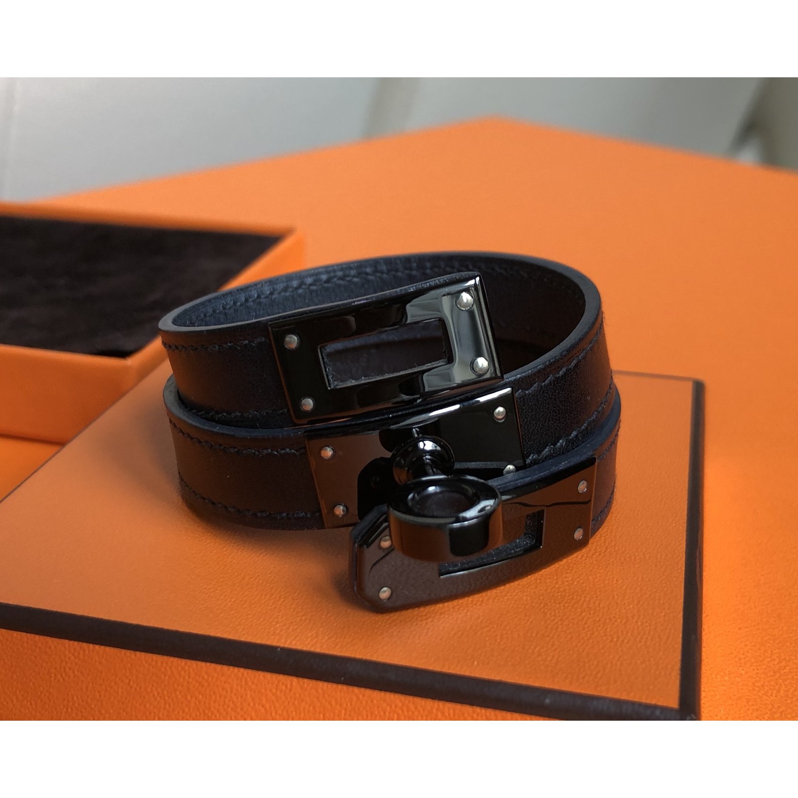 Hermès Hermes So Black Kelly lined tour bracelet Leather ref.156020 - Joli  Closet