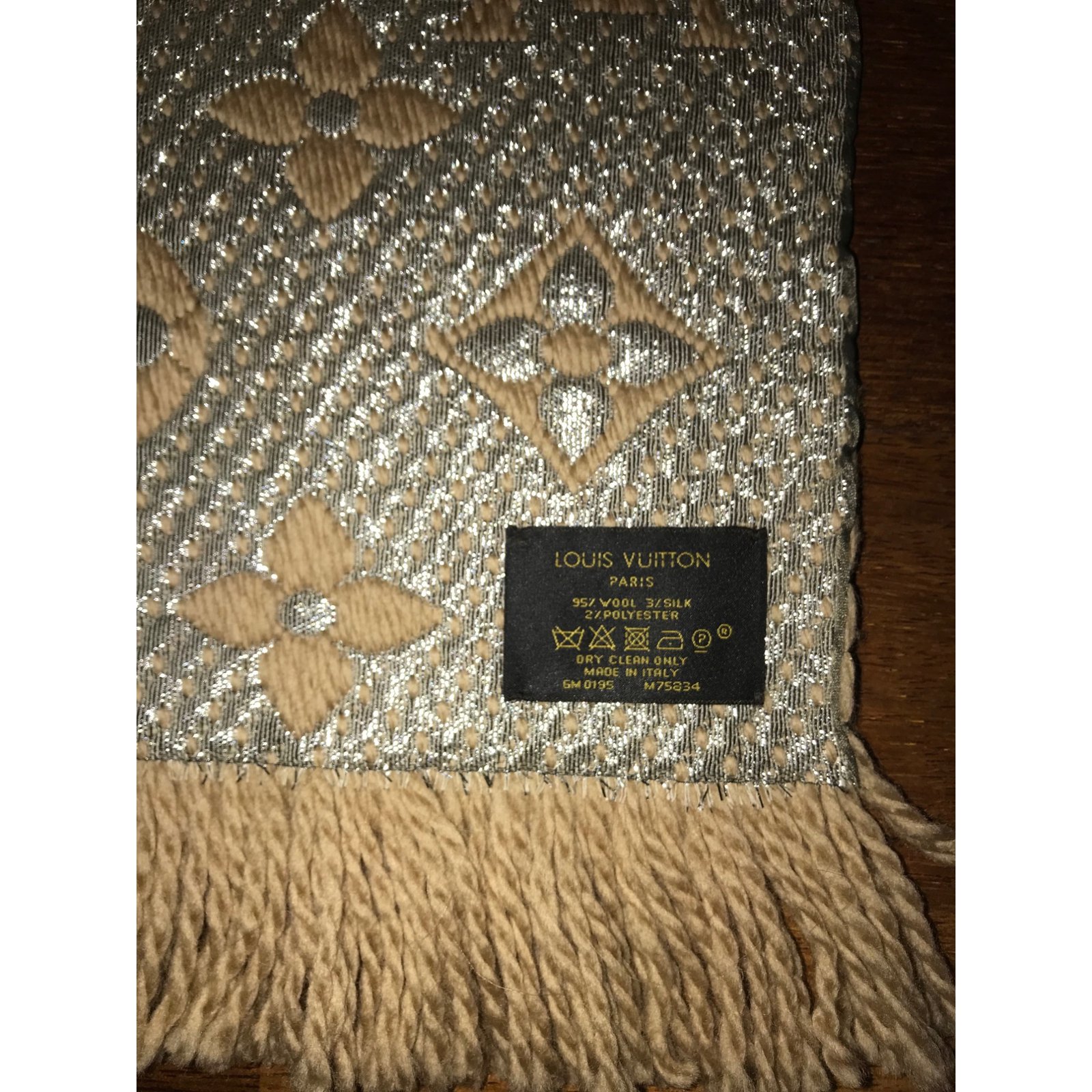 Louis Vuitton Scarves Beige Wool ref.63268 - Joli Closet