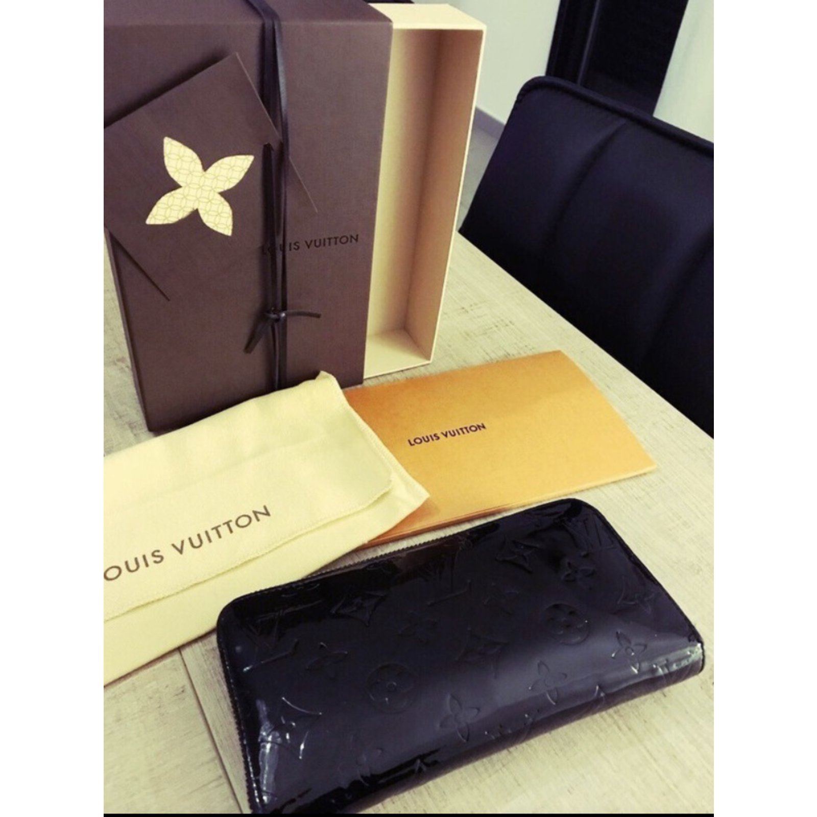 Zippy Louis Vuitton Purses, wallets, cases Black Patent leather ref.63811 -  Joli Closet