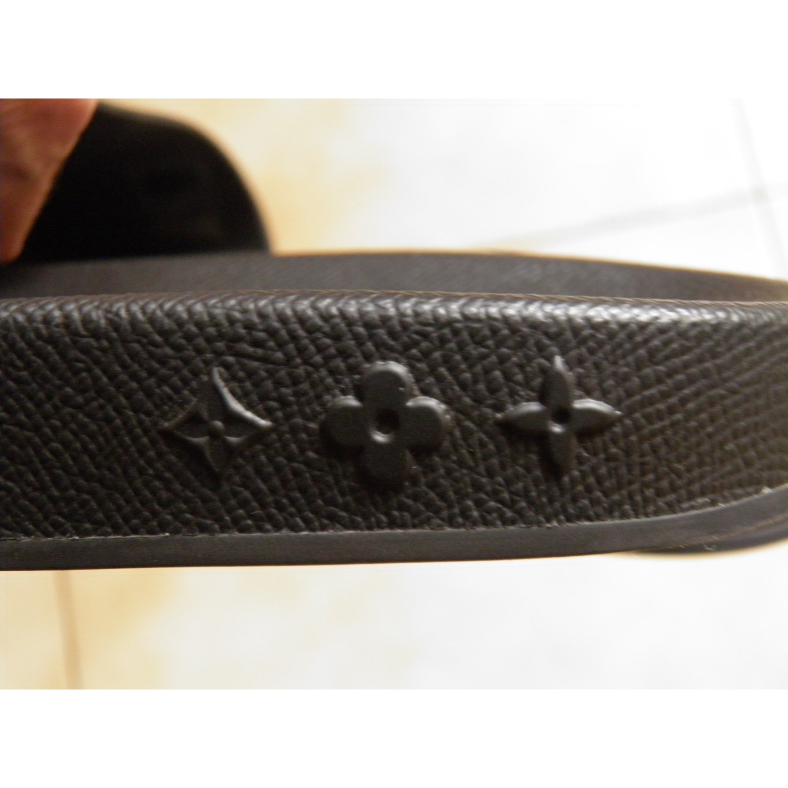 Louis Vuitton Men Sandals Black Rubber ref.65879 - Joli Closet