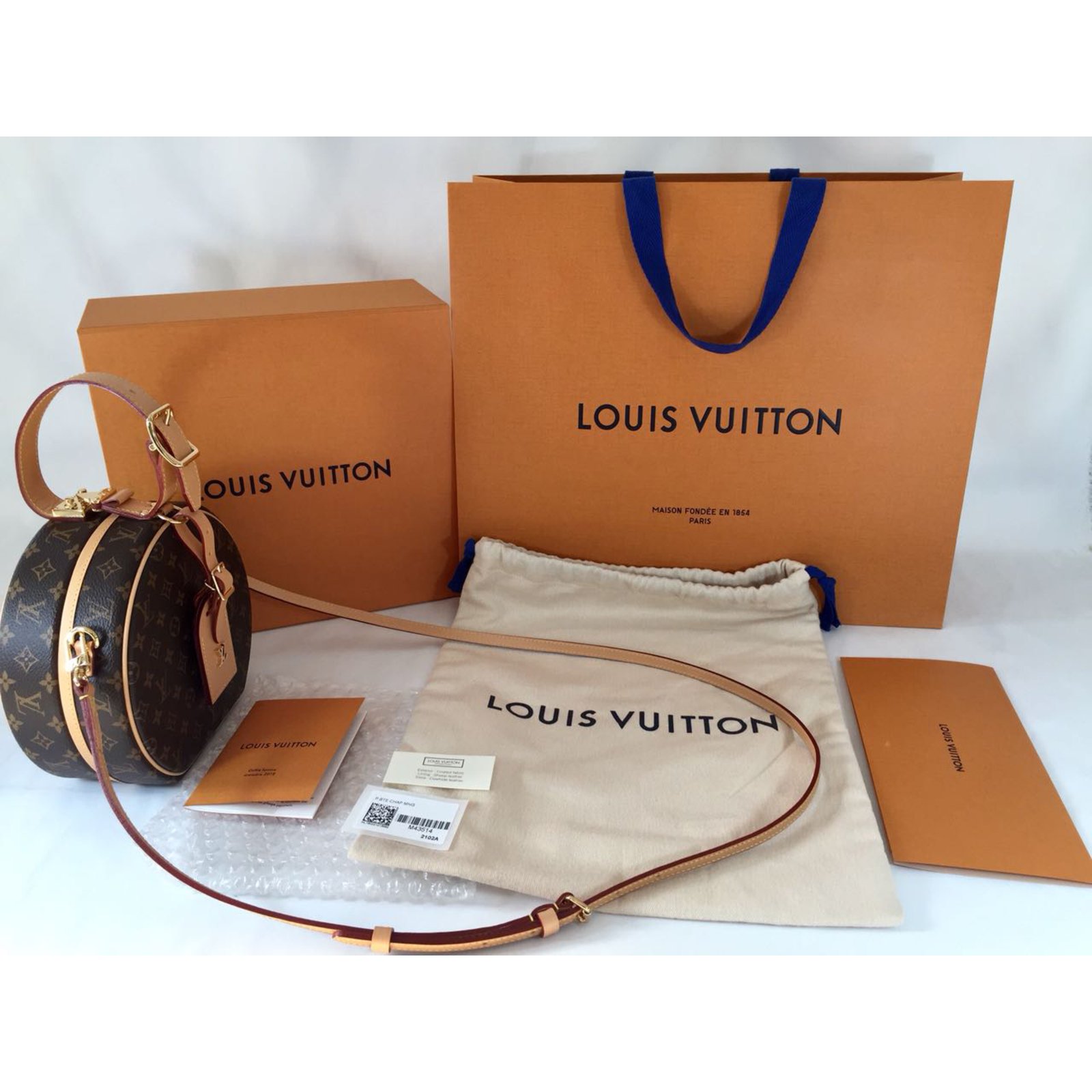 Louis Vuitton Petite Boite Chapeau Brown Beige Leather ref.66637 - Joli  Closet