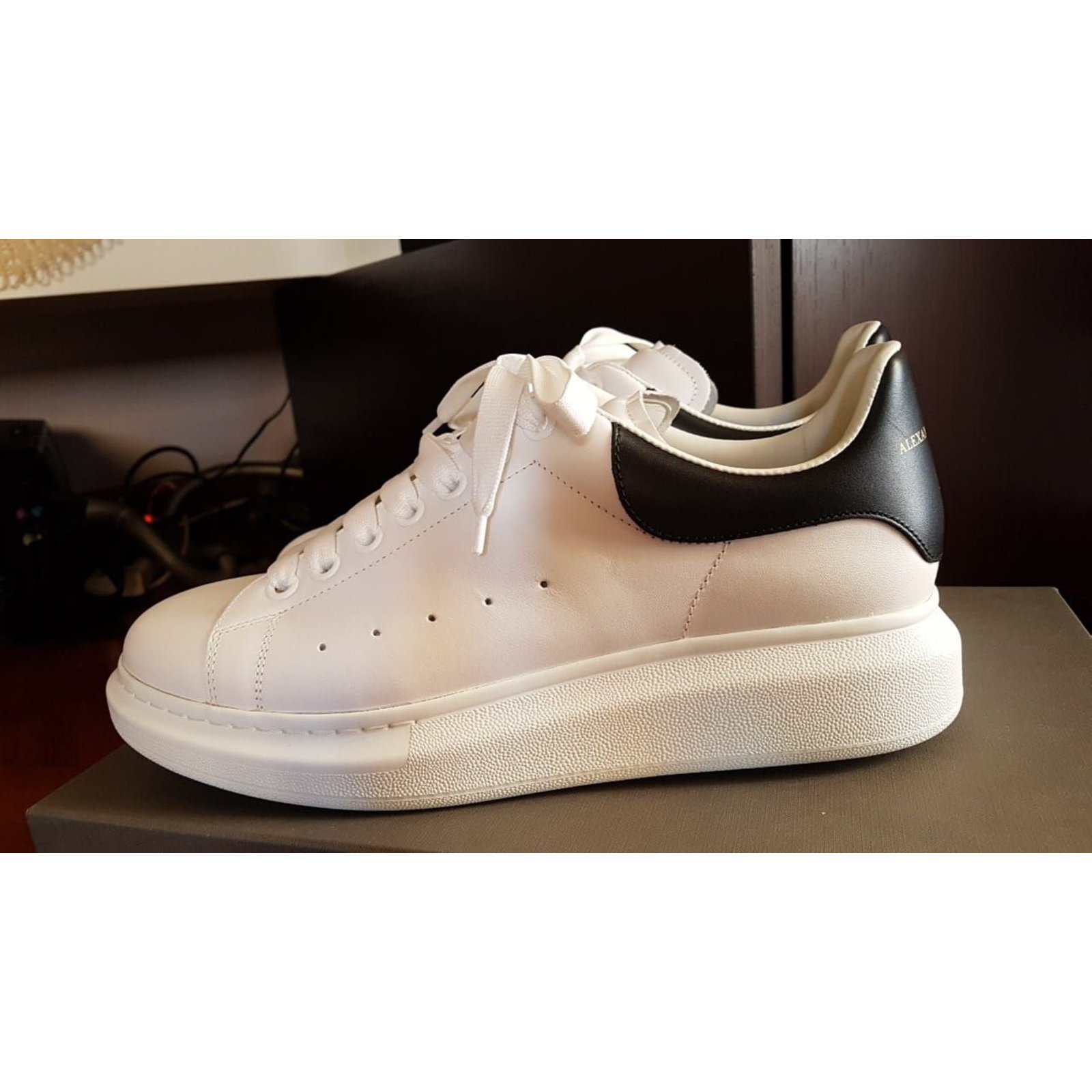 Alexander Mcqueen sneakers Black White Leather ref.69012 - Joli Closet