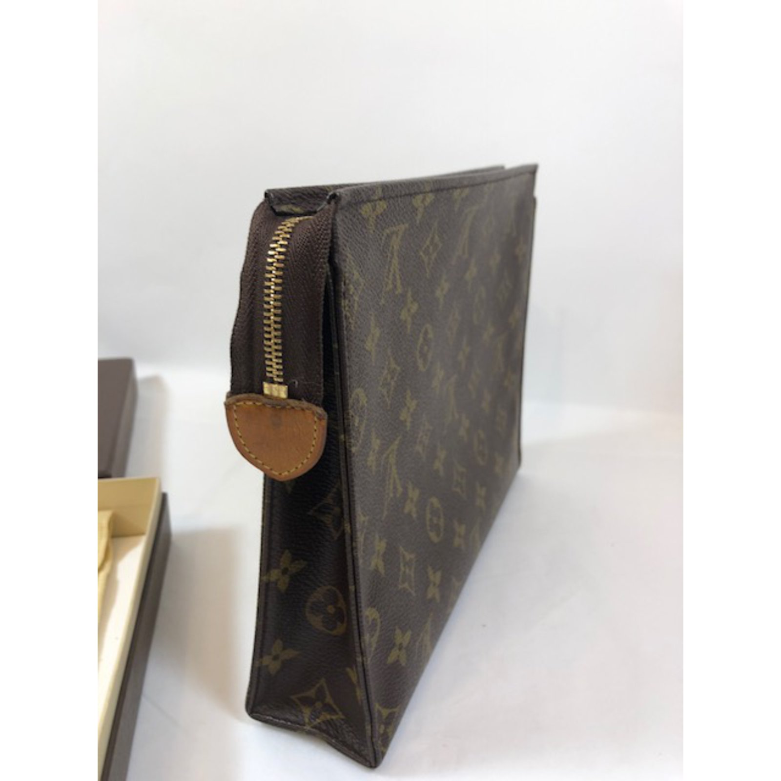 Leather clutch bag Louis Vuitton Brown in Leather - 31345128